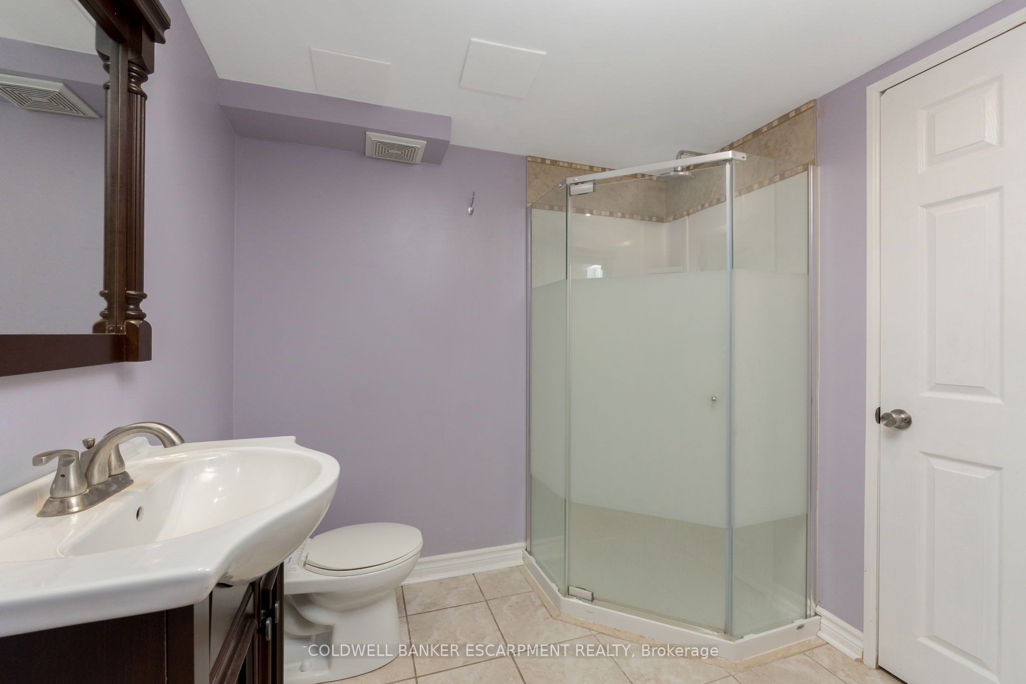 593 Caverhill Crescent Property Photo 38
