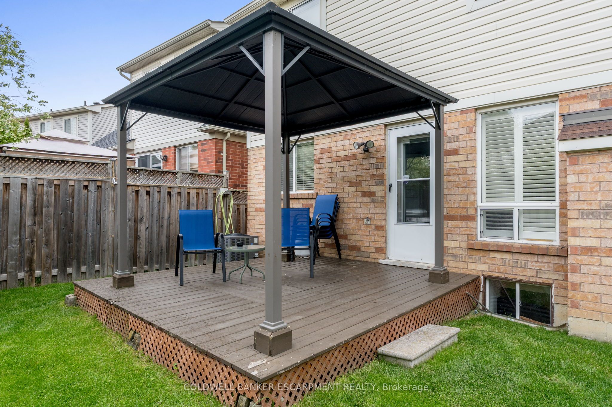 593 Caverhill Crescent Property Photo 40