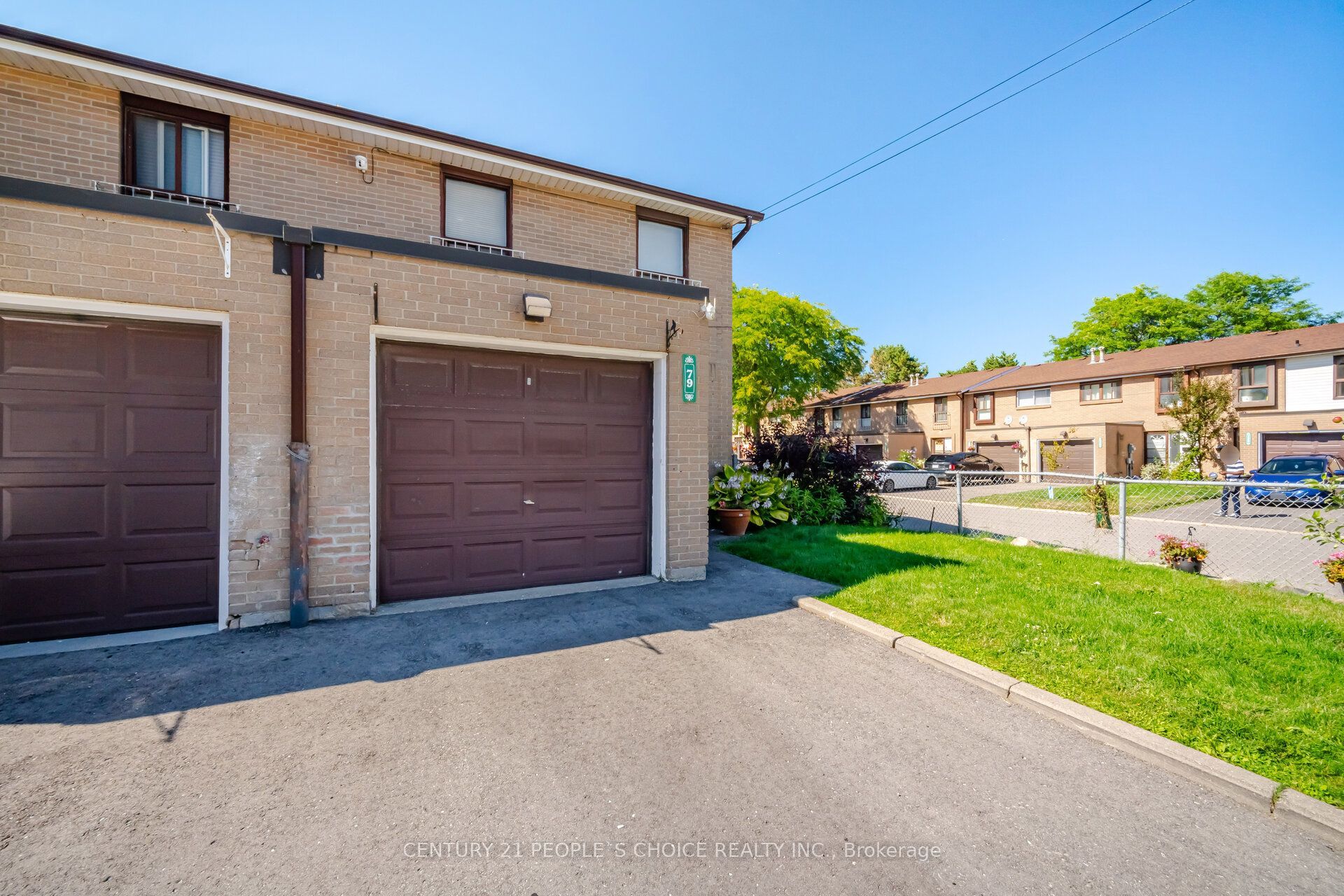 79 Fleetwood Crescent Property Photo 4