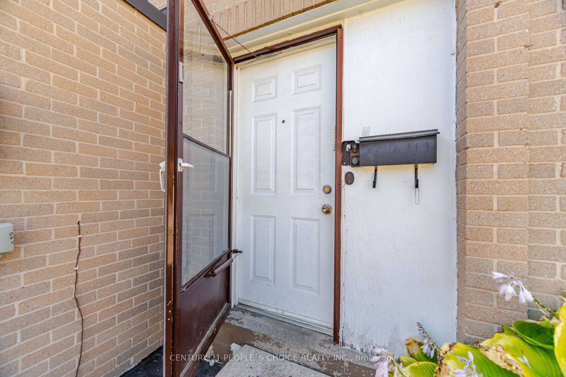 79 Fleetwood Crescent Property Photo 6