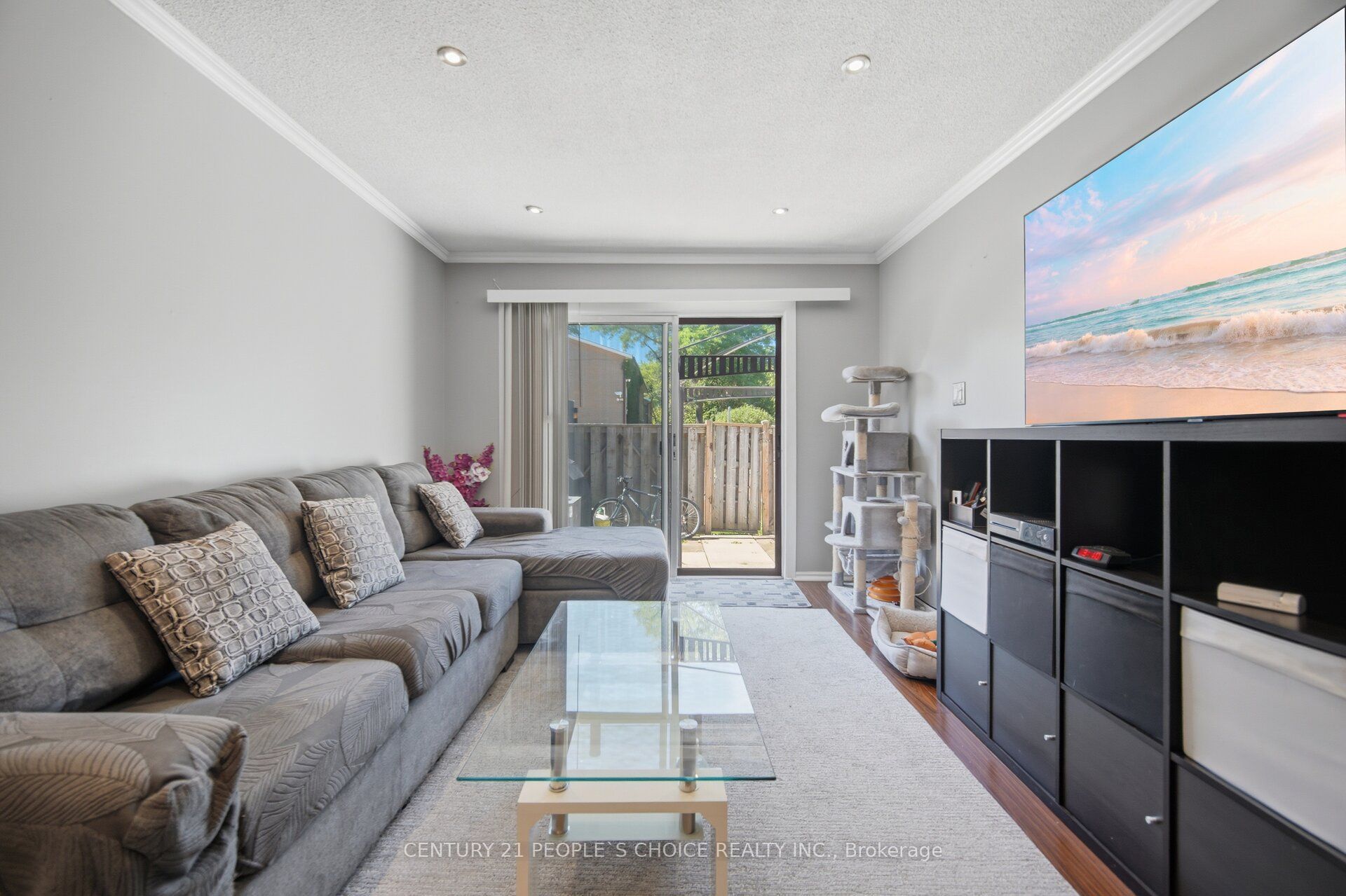 79 Fleetwood Crescent Property Photo 12
