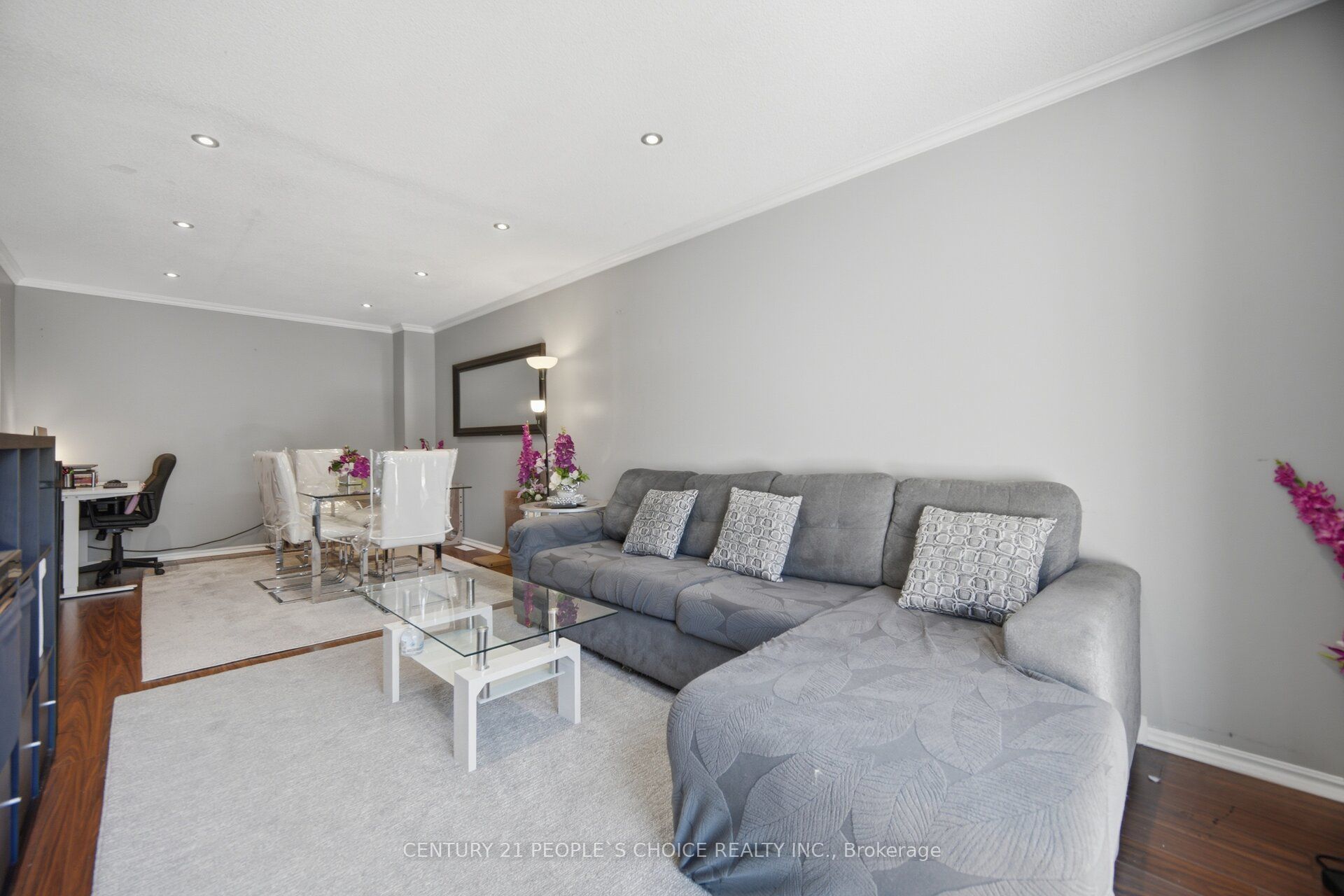 79 Fleetwood Crescent Property Photo 14