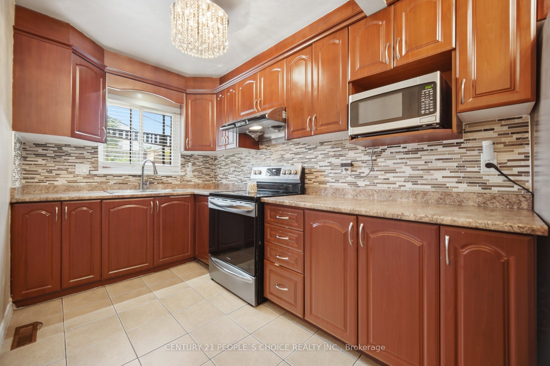 79 Fleetwood Crescent Property Photo 17