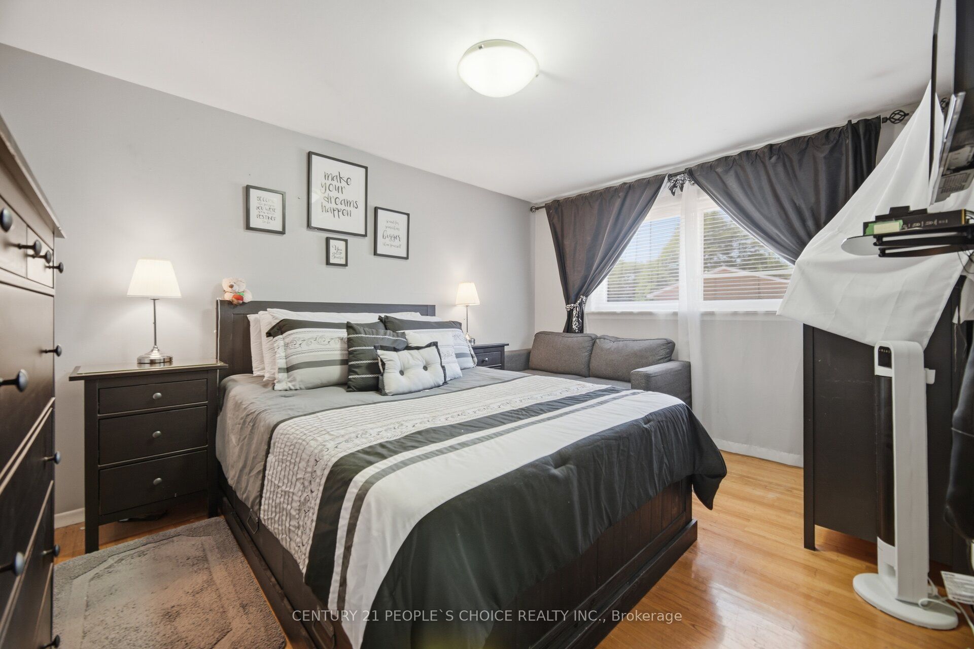 79 Fleetwood Crescent Property Photo 22