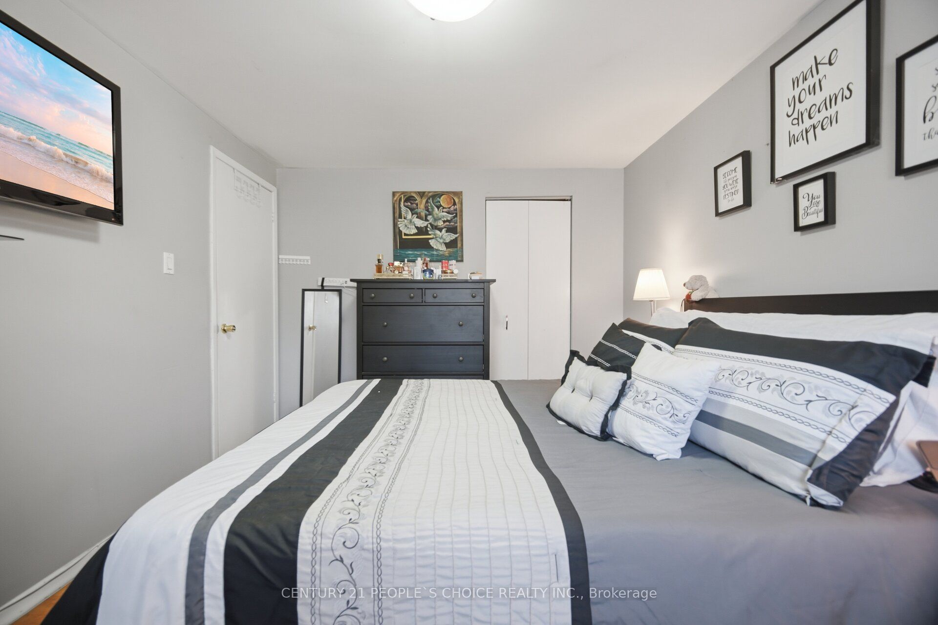 79 Fleetwood Crescent Property Photo 24
