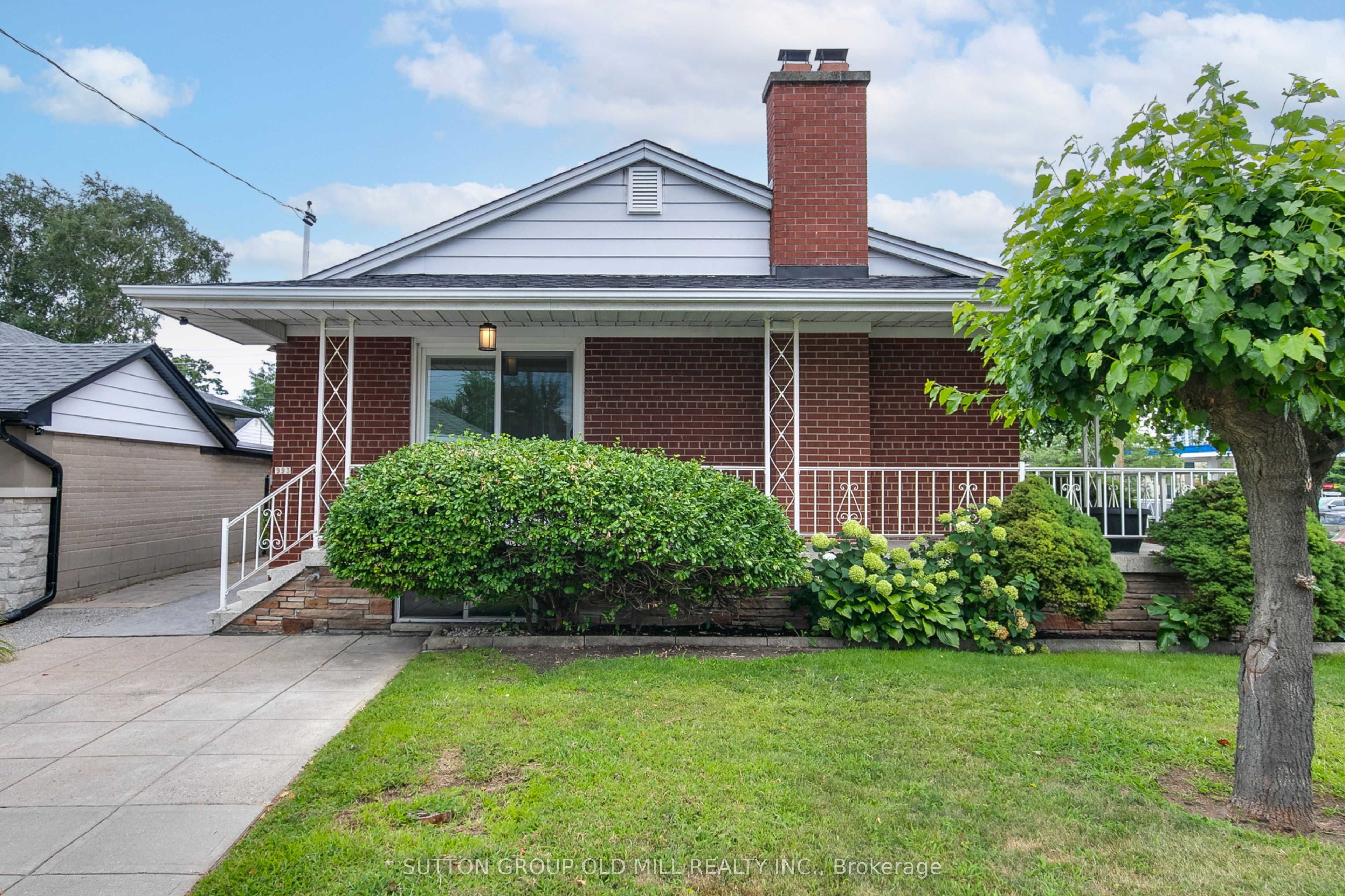 993 Islington Avenue Property Photo 4