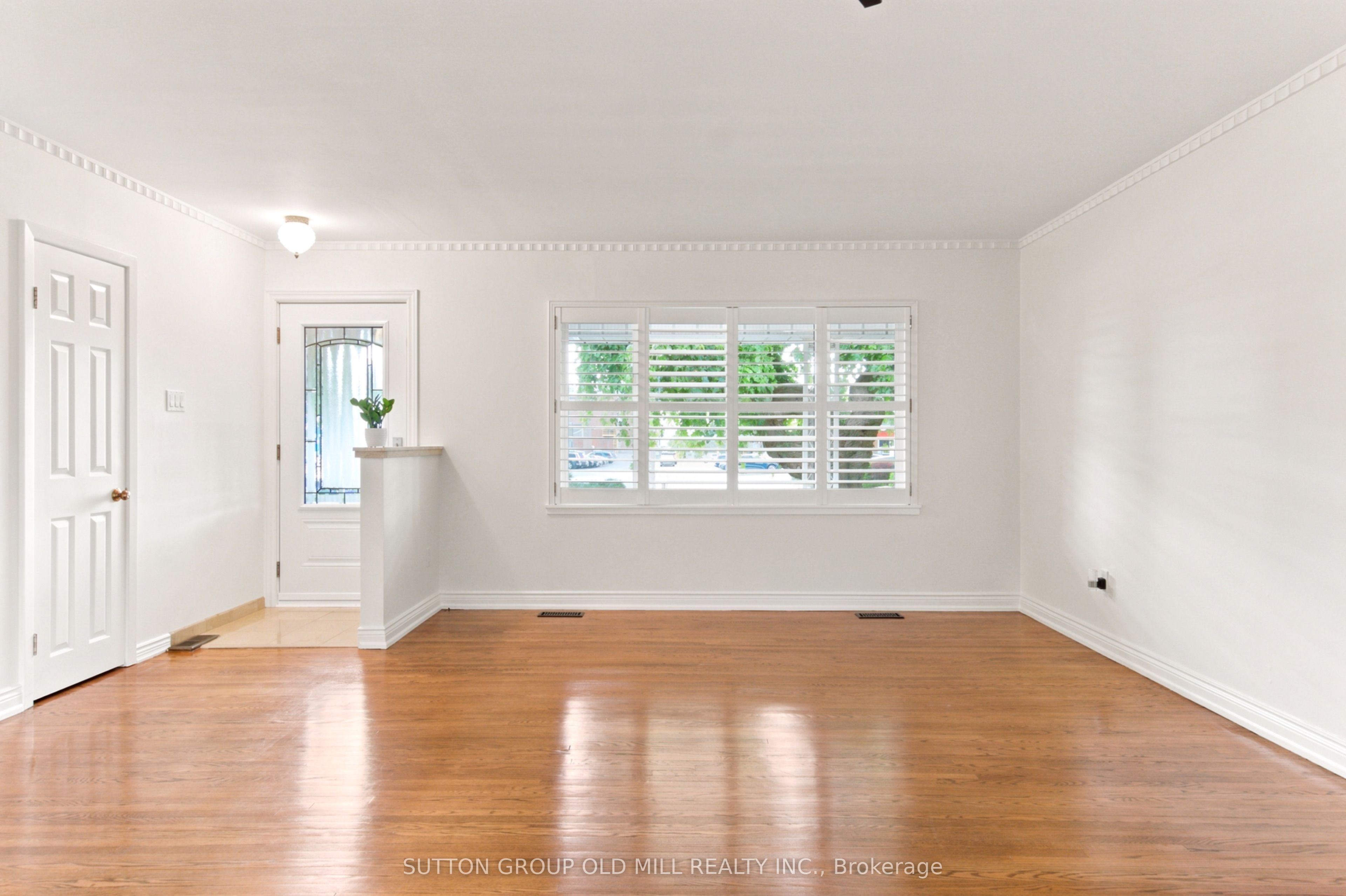 993 Islington Avenue Property Photo 6