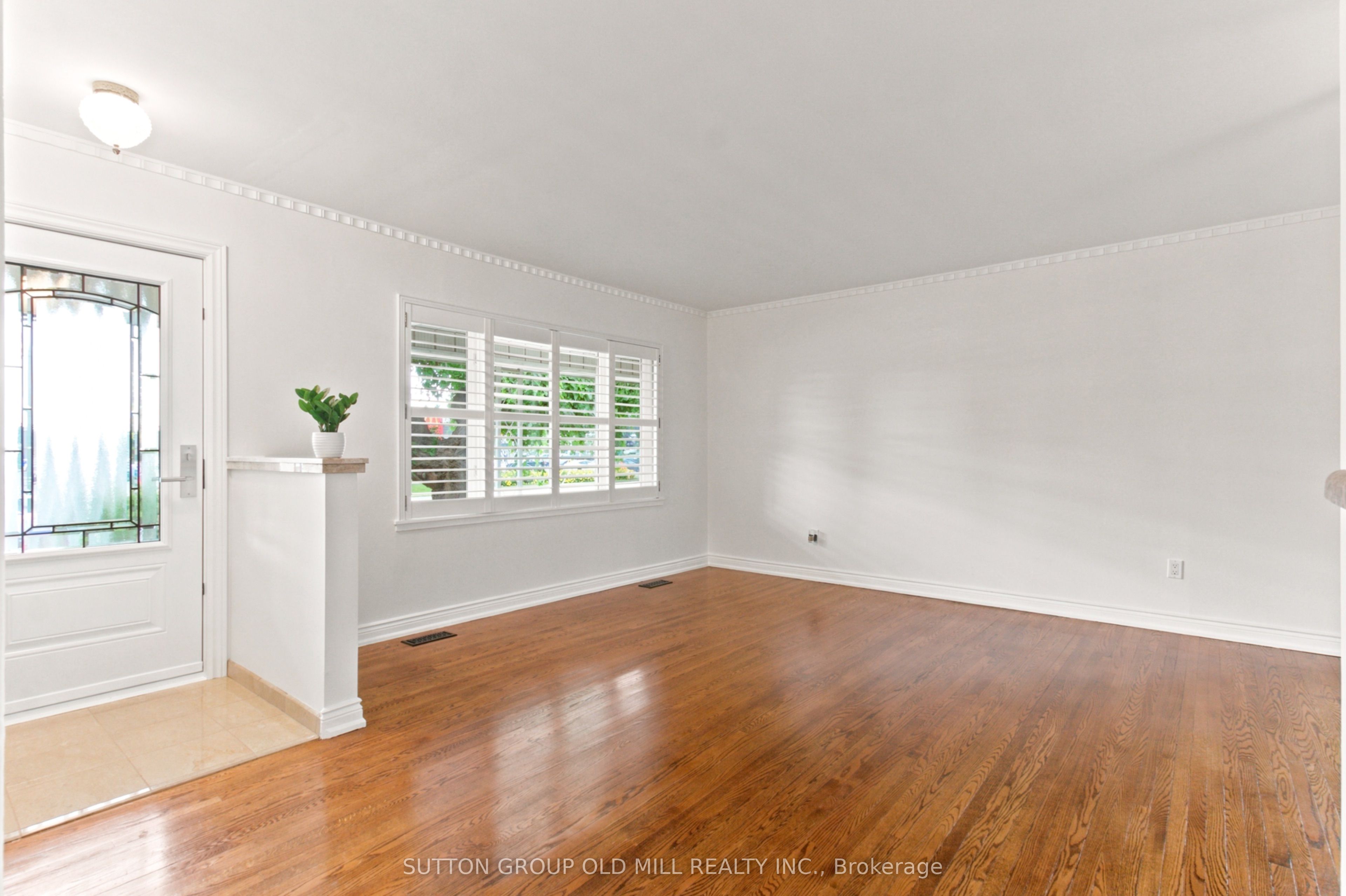 993 Islington Avenue Property Photo 8