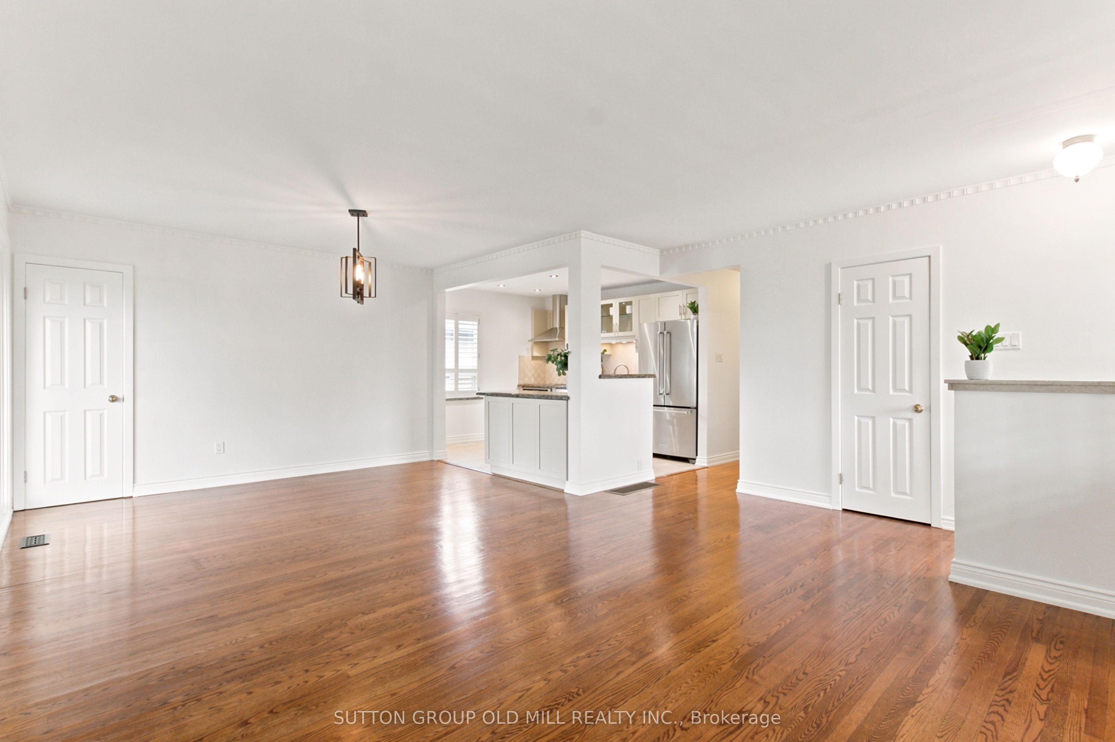 993 Islington Avenue Property Photo 9