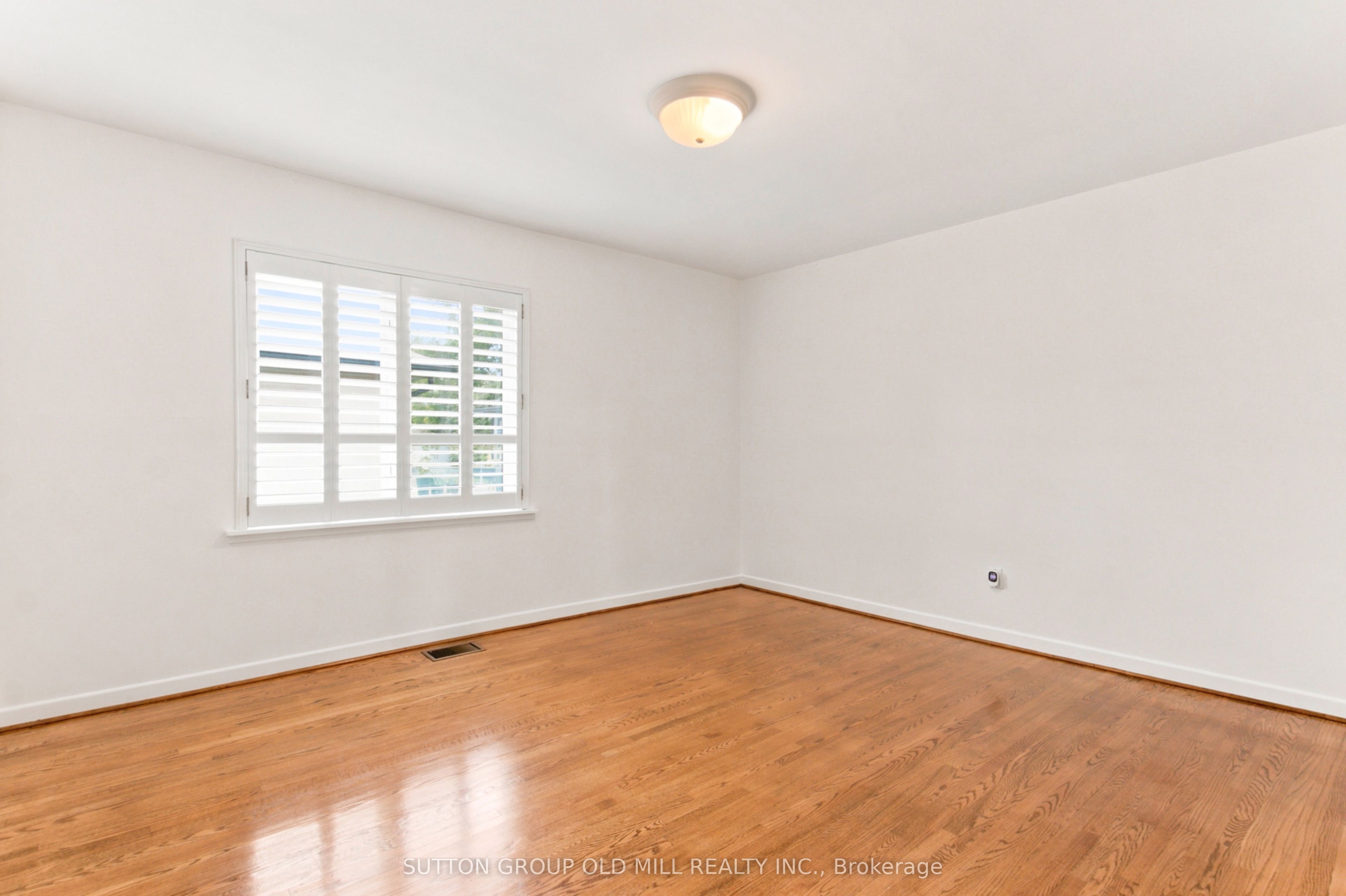 993 Islington Avenue Property Photo 14