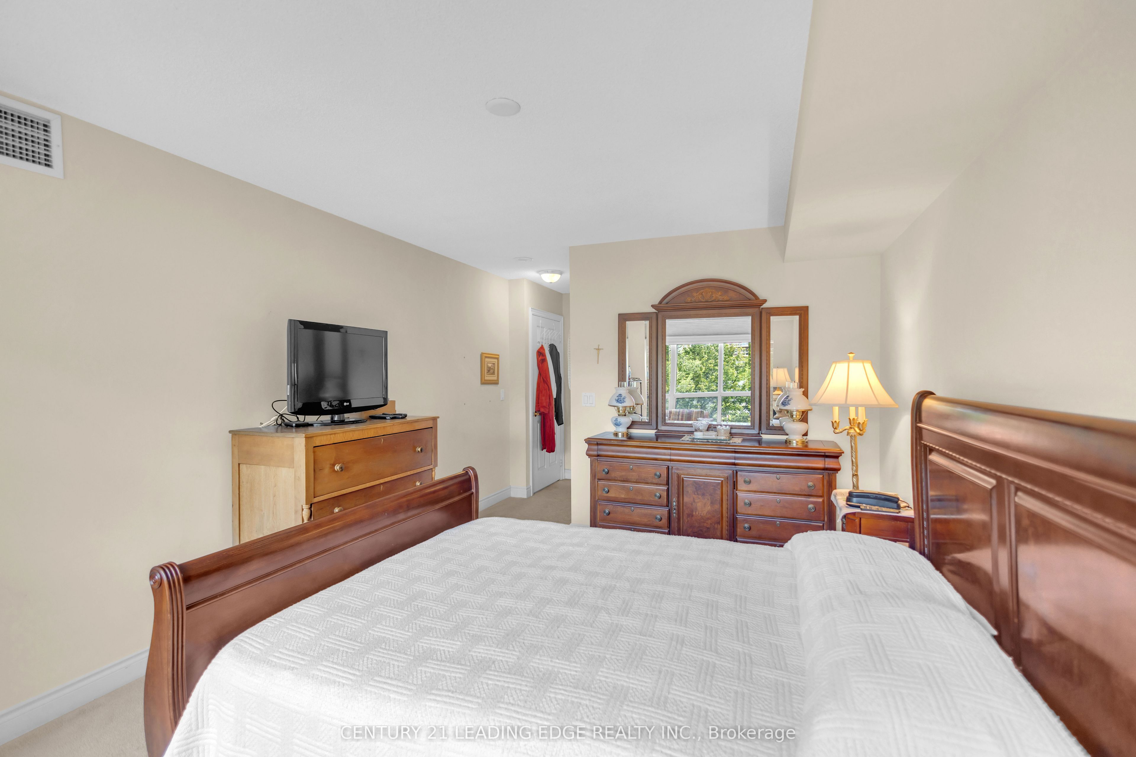 442 Maple Ave Avenue 403 Property Photo 19