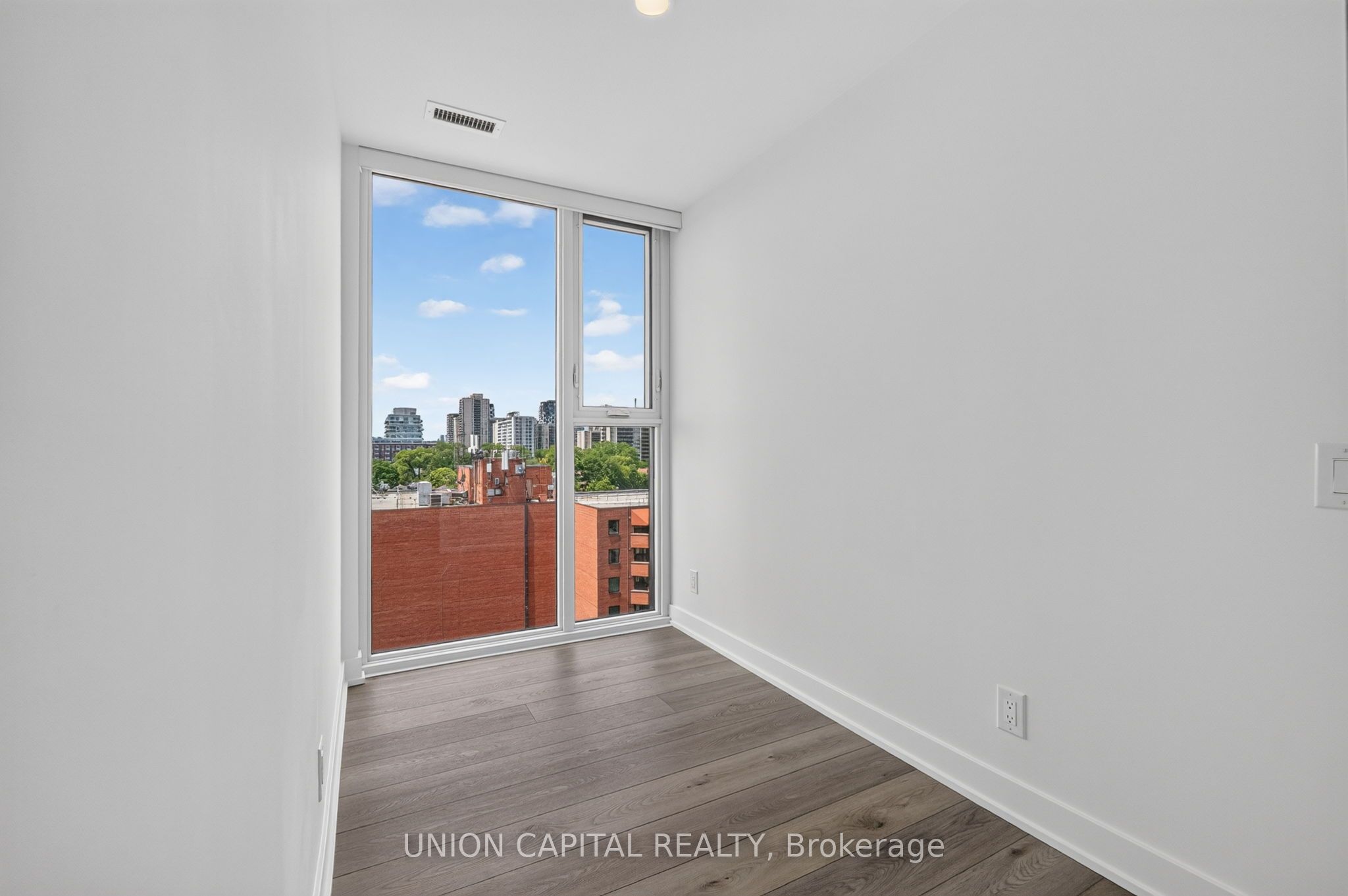 1660 Bloor Street W 910 Property Photo 8