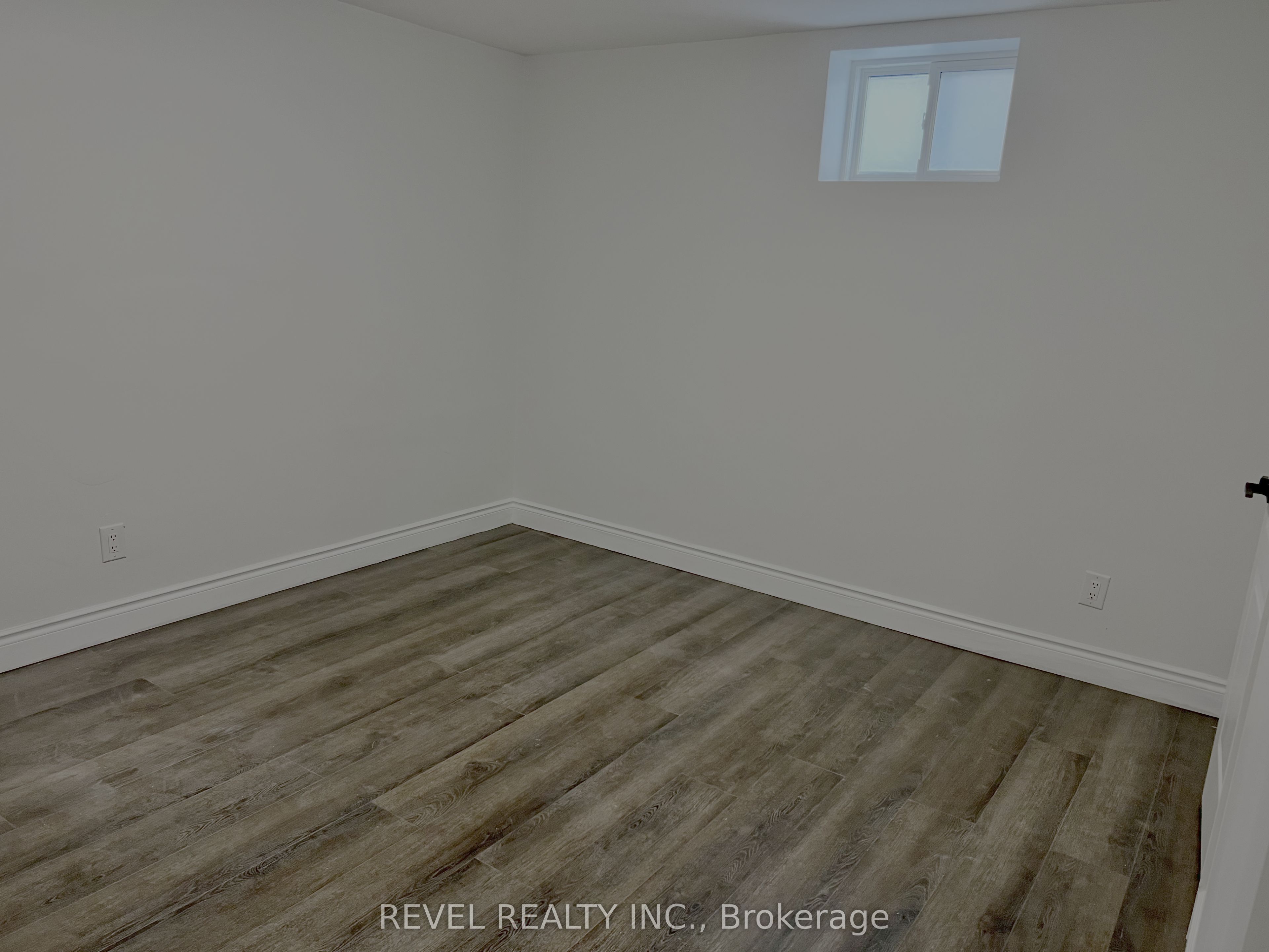 636 Scarlett Road S Lower Property Photo 16