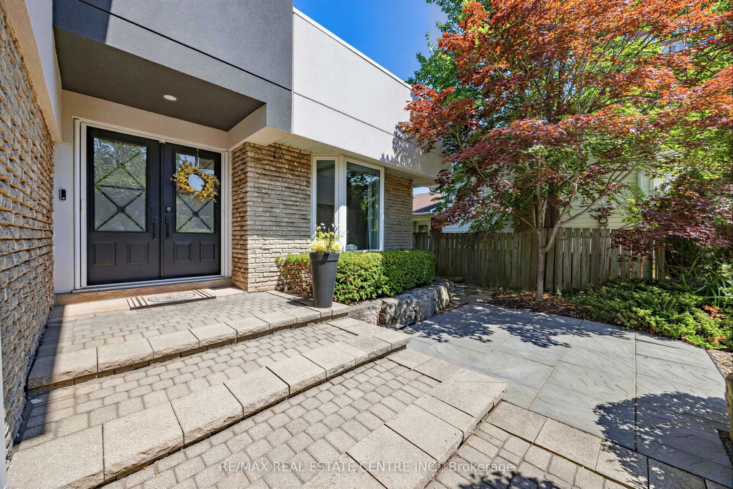 365 Lynn Place Property Photo 3