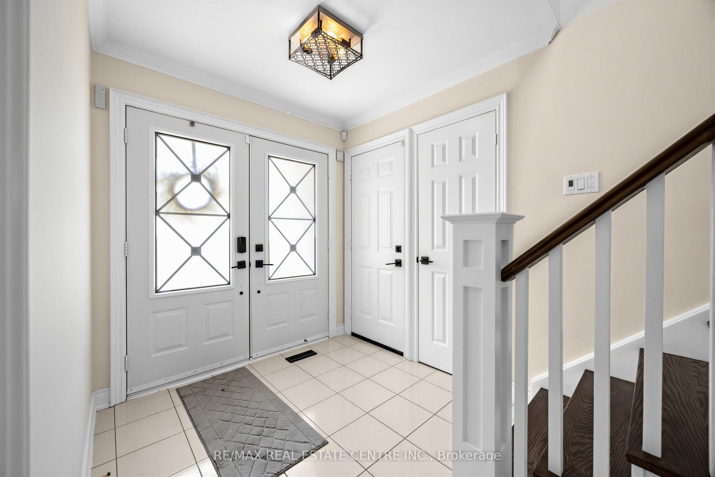 365 Lynn Place Property Photo 5