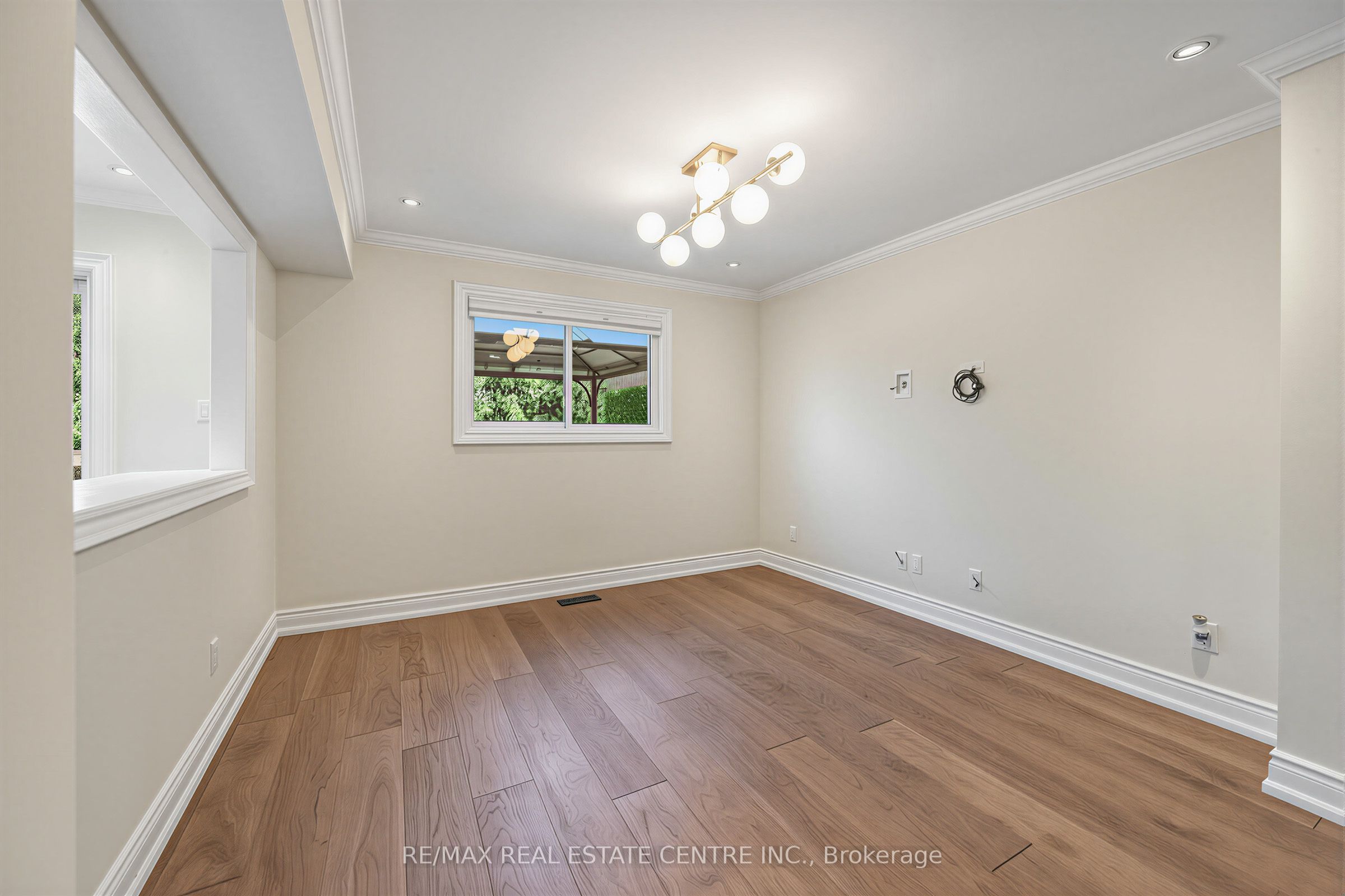 365 Lynn Place Property Photo 12