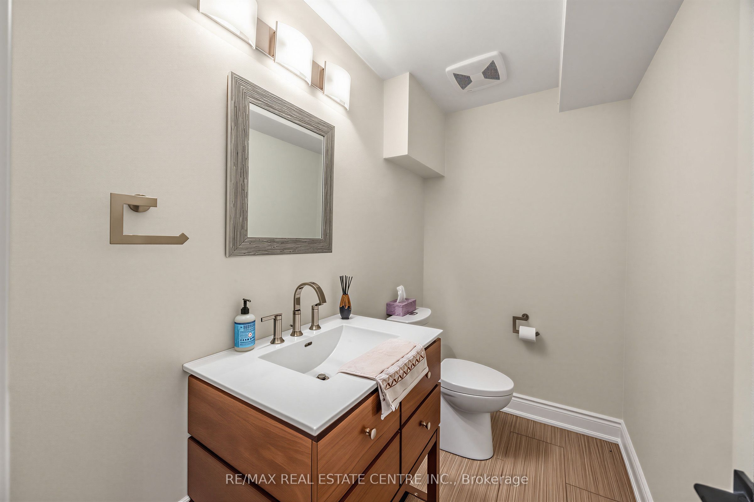 365 Lynn Place Property Photo 16
