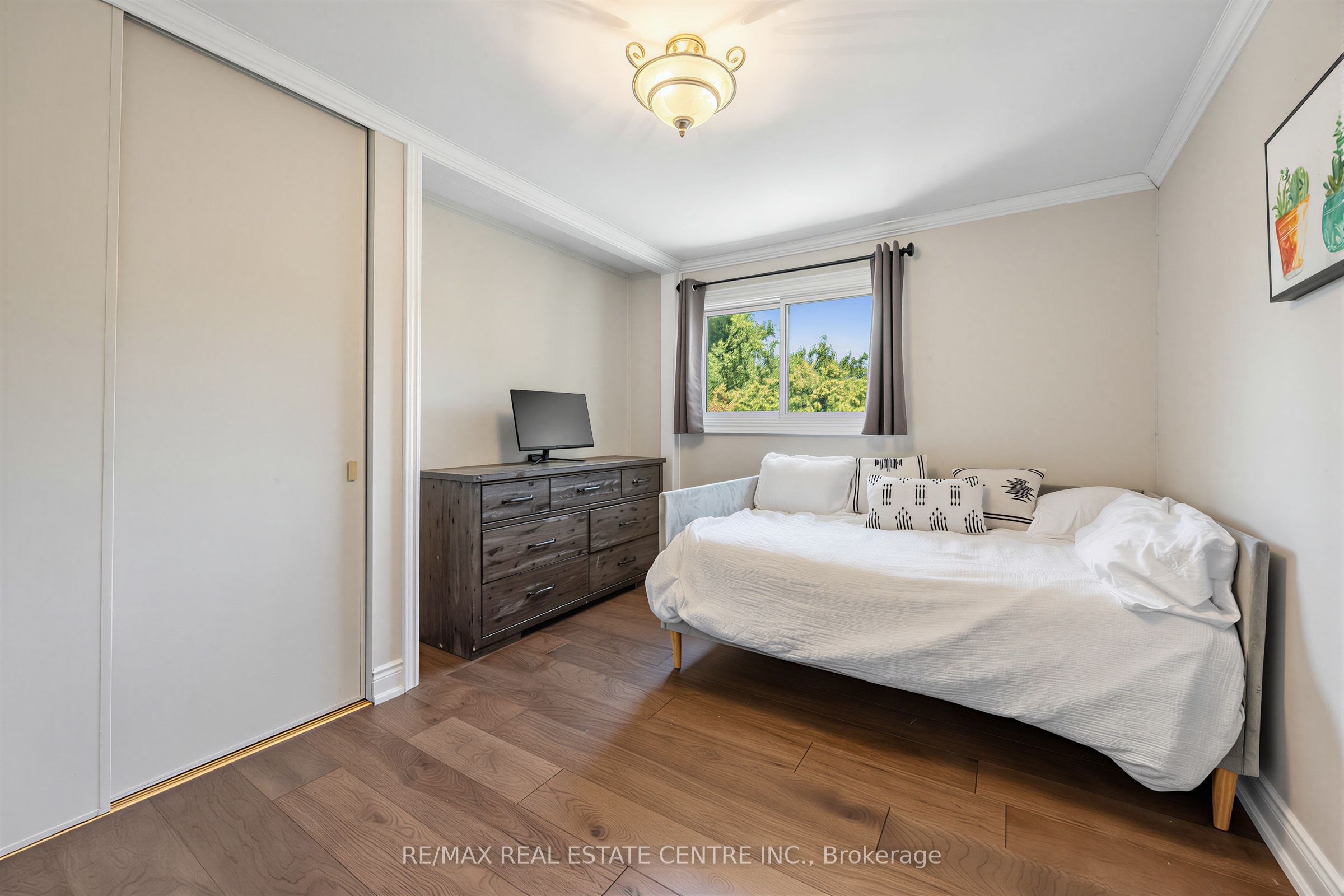365 Lynn Place Property Photo 18