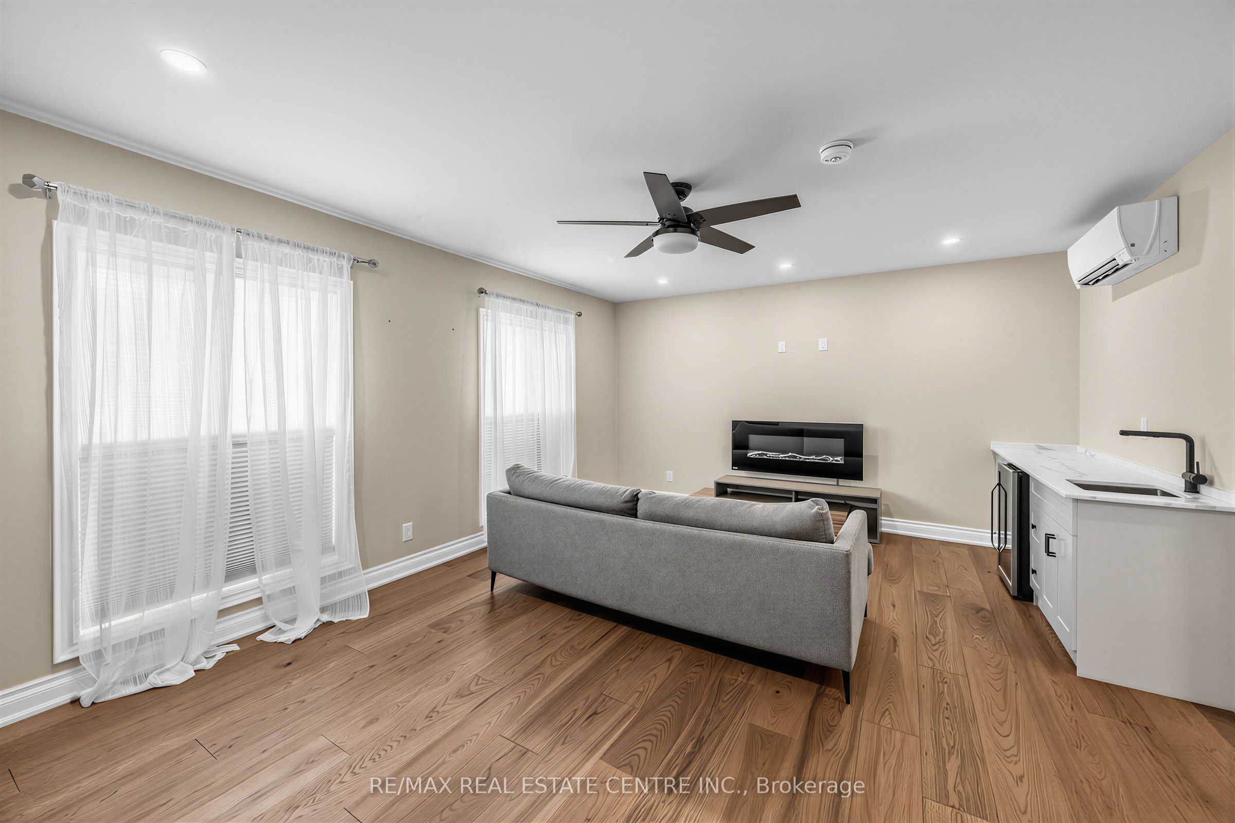 365 Lynn Place Property Photo 21