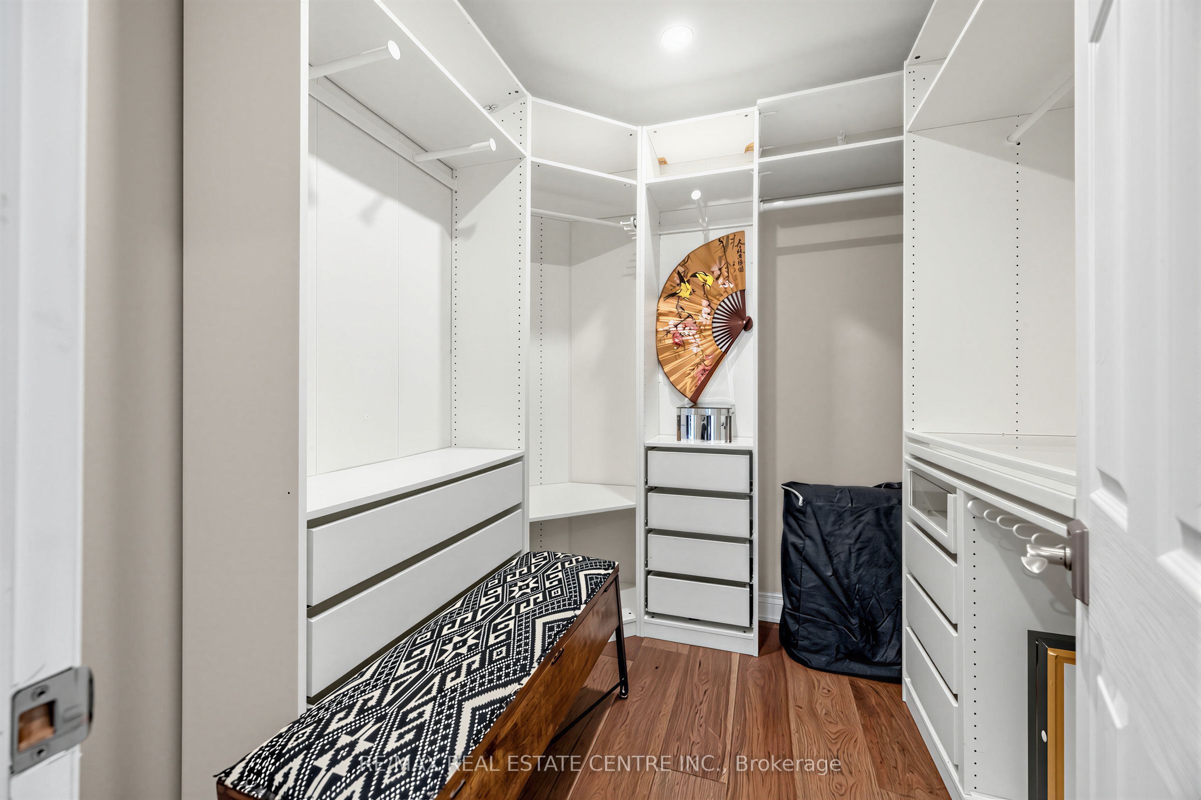 365 Lynn Place Property Photo 22