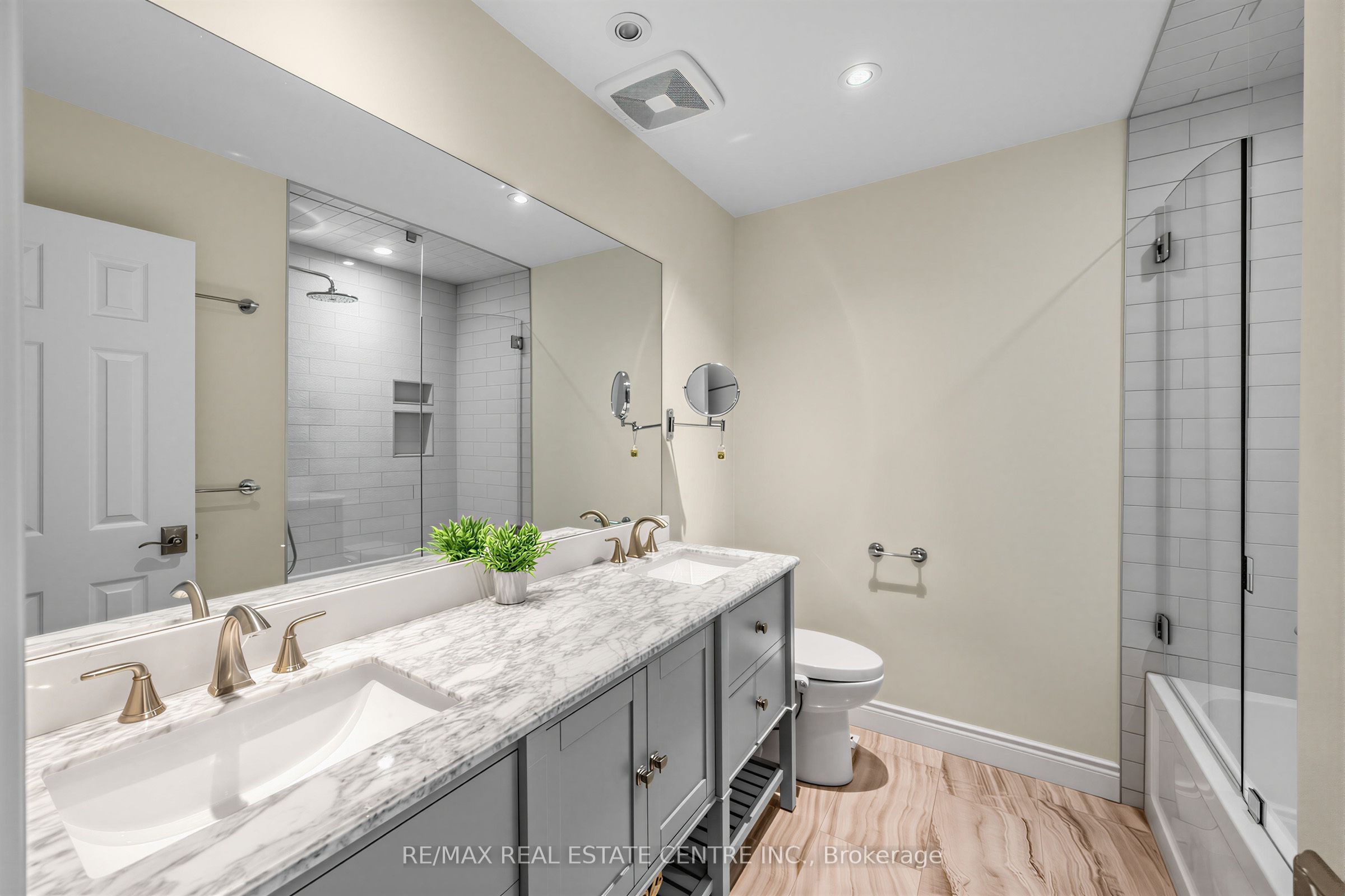 365 Lynn Place Property Photo 25