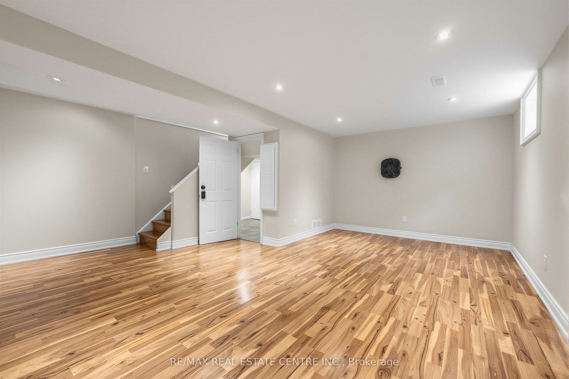 365 Lynn Place Property Photo 27