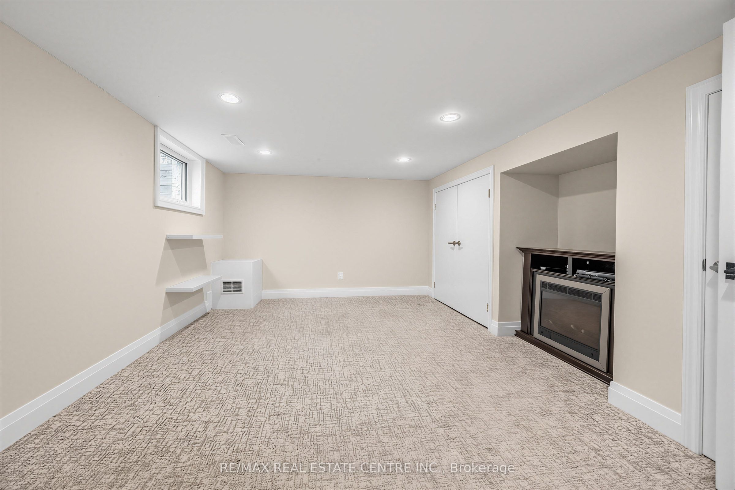 365 Lynn Place Property Photo 28