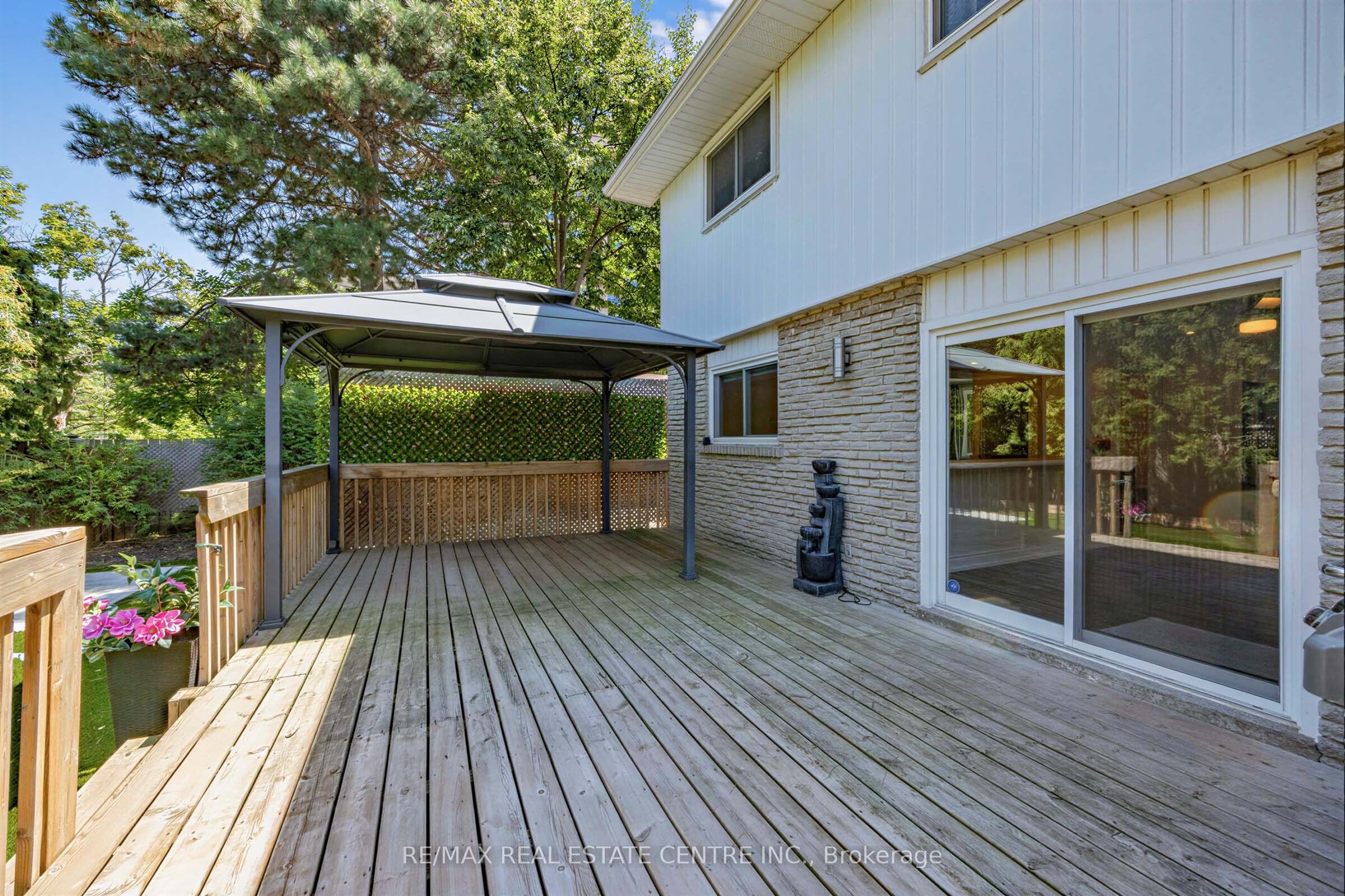 365 Lynn Place Property Photo 31