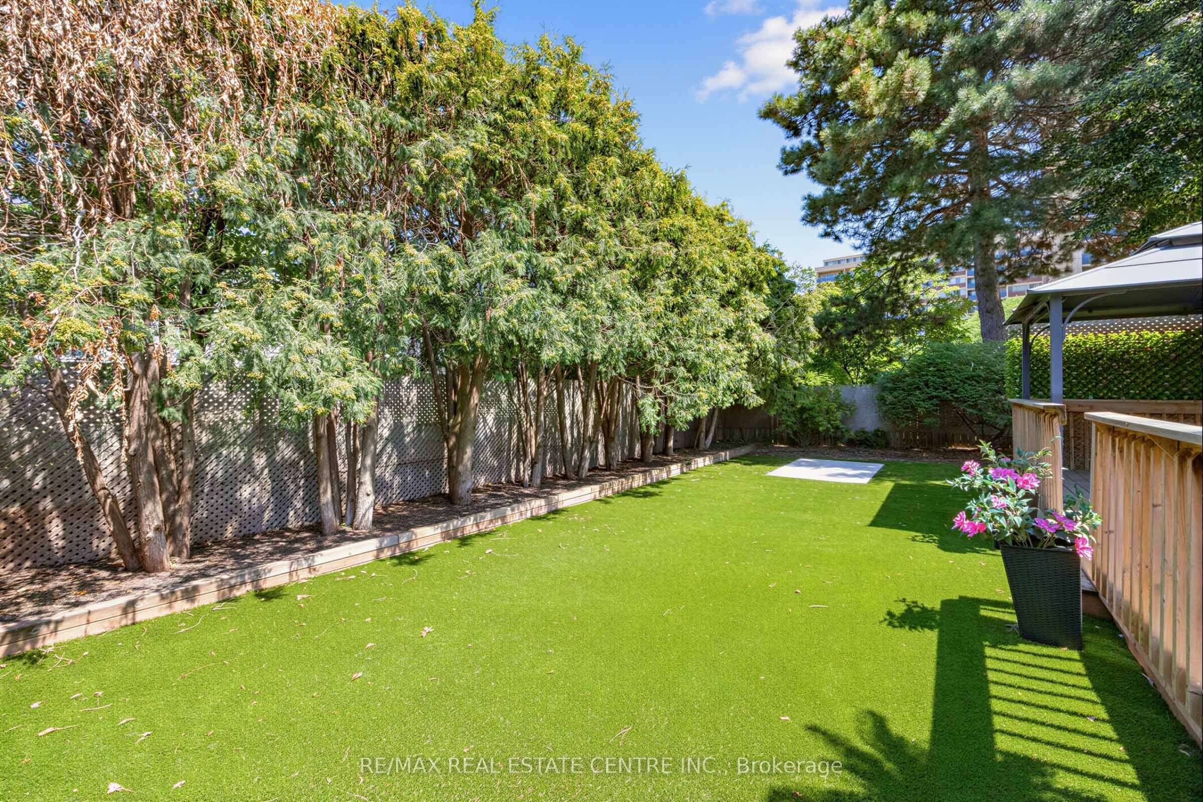 365 Lynn Place Property Photo 33