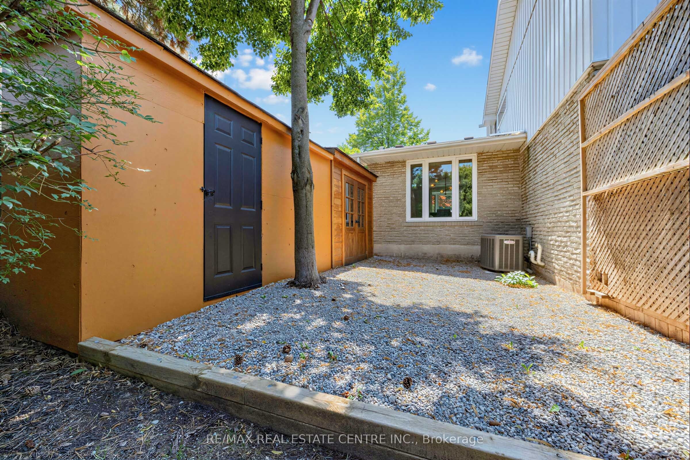 365 Lynn Place Property Photo 34
