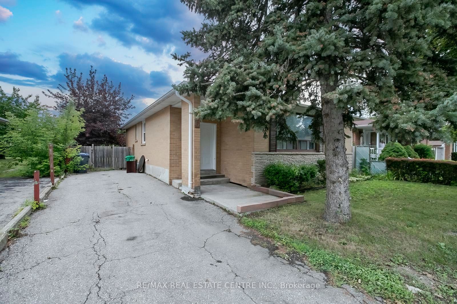 16 Mclaughlin Road N Property Photo 3