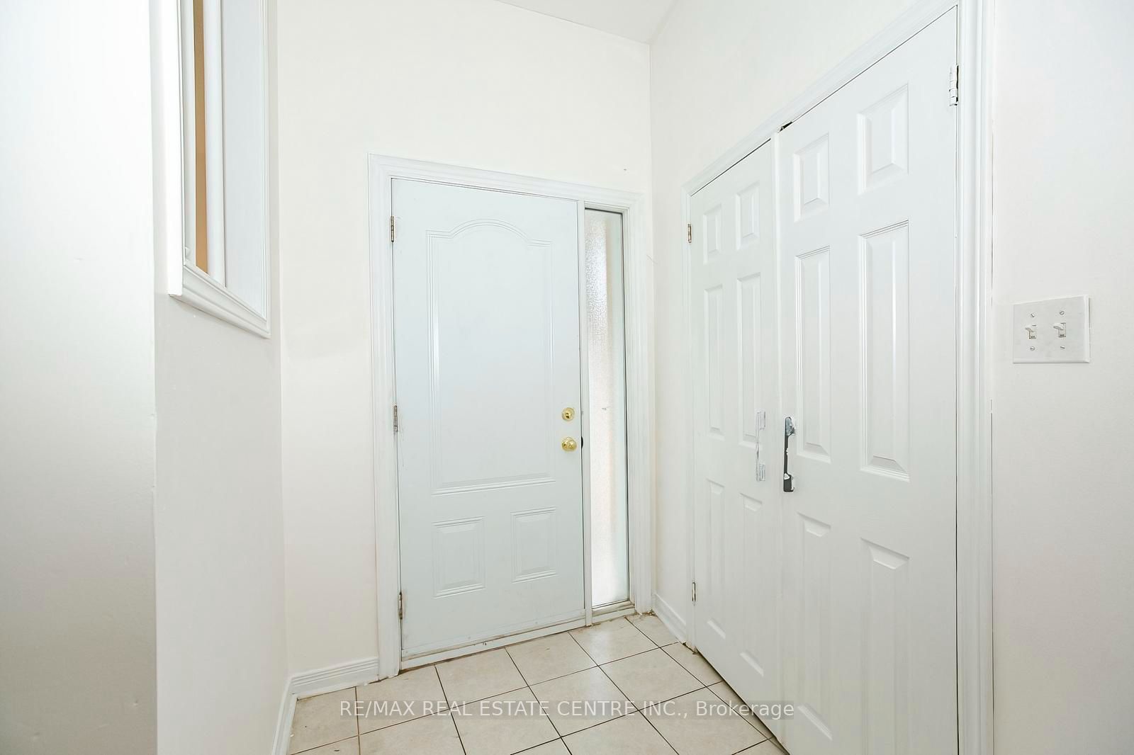 16 Mclaughlin Road N Property Photo 5