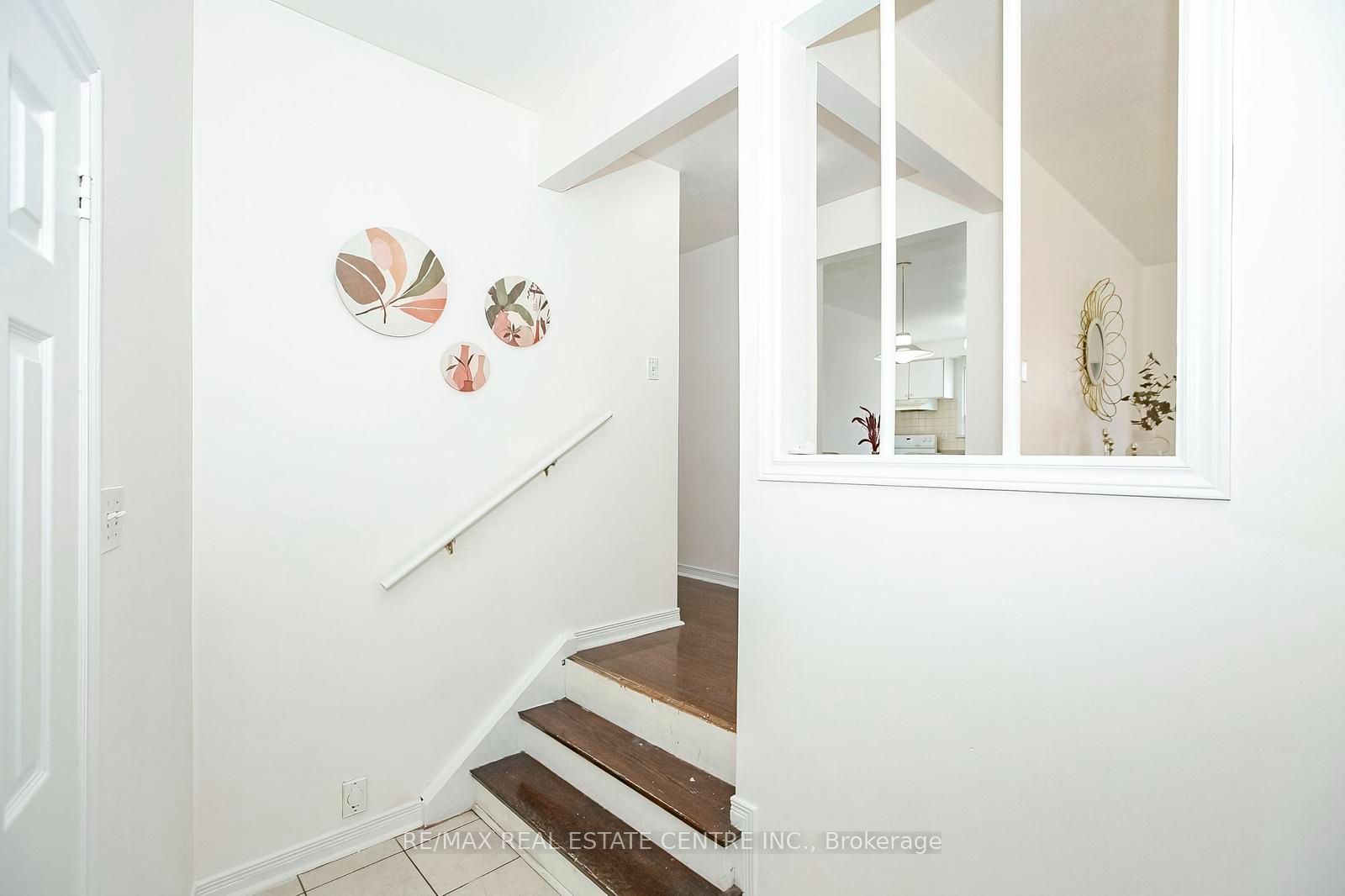 16 Mclaughlin Road N Property Photo 7