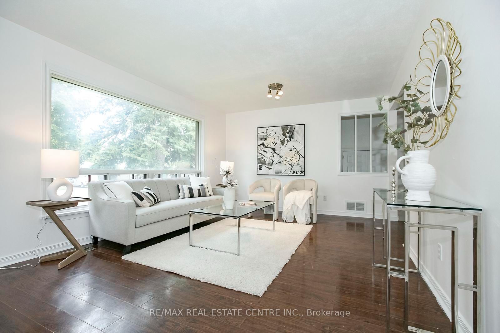 16 Mclaughlin Road N Property Photo 12