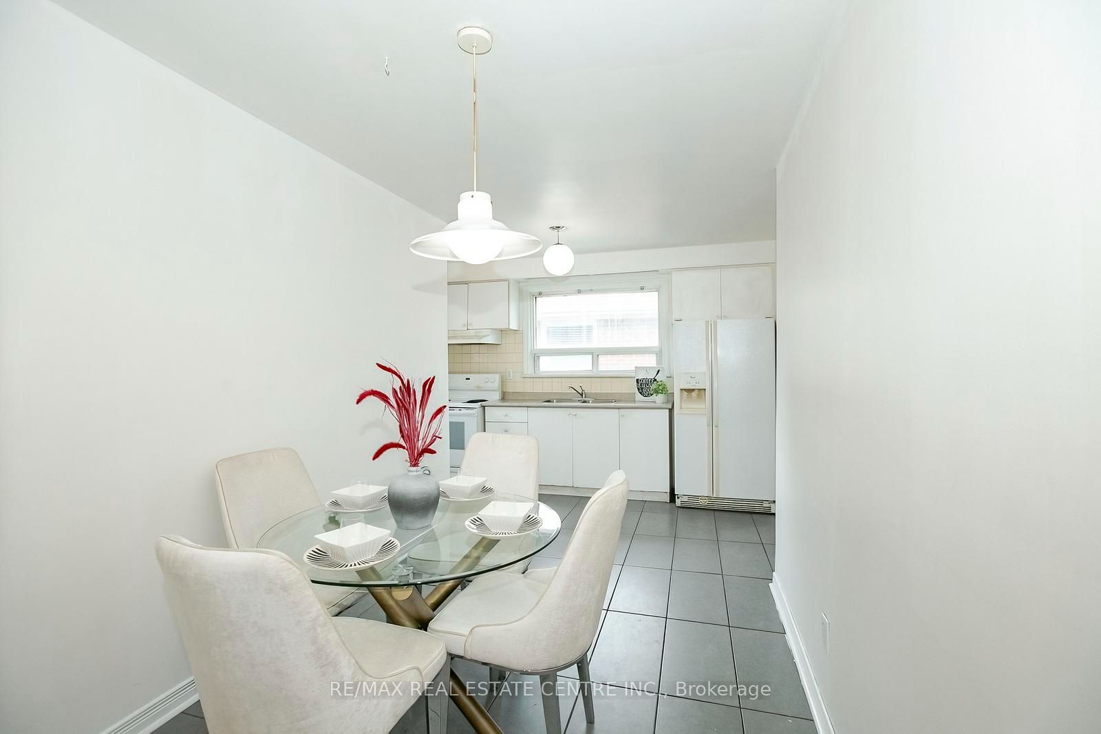 16 Mclaughlin Road N Property Photo 17