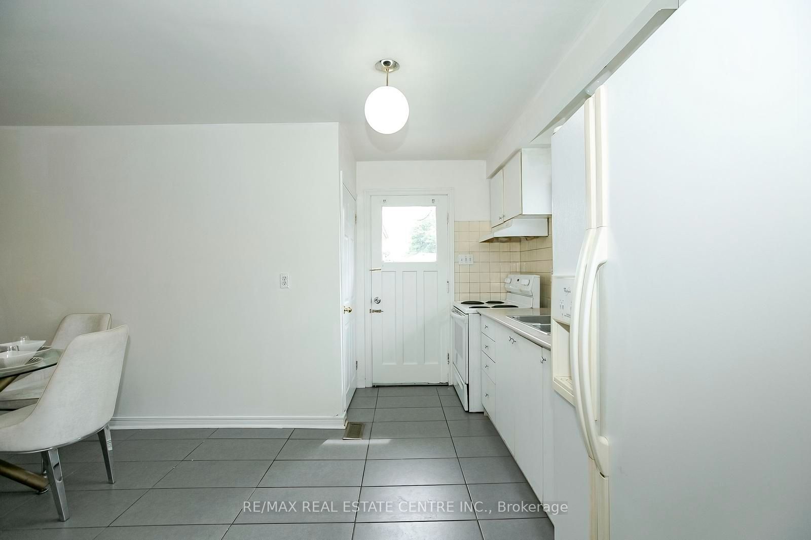 16 Mclaughlin Road N Property Photo 18