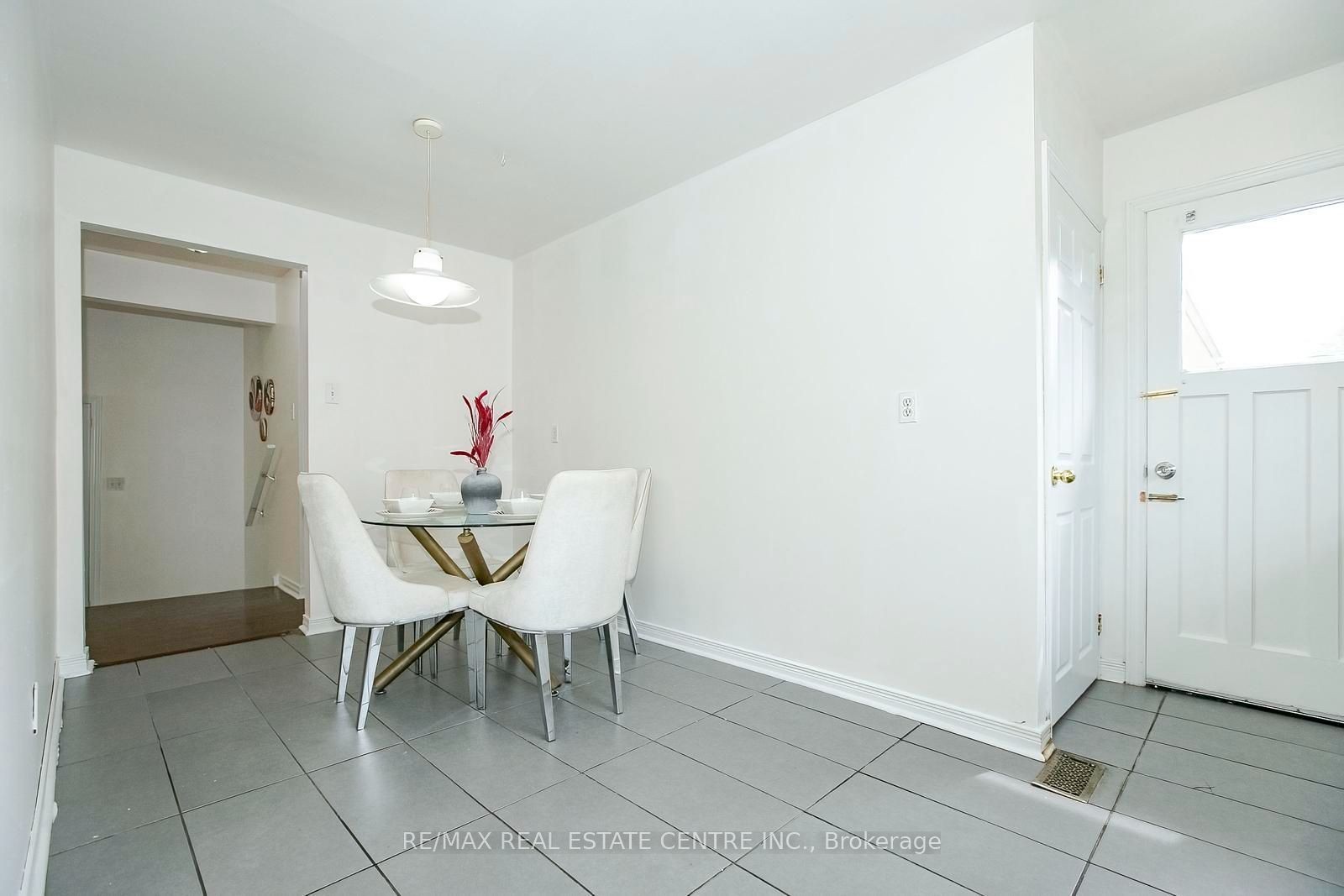 16 Mclaughlin Road N Property Photo 19