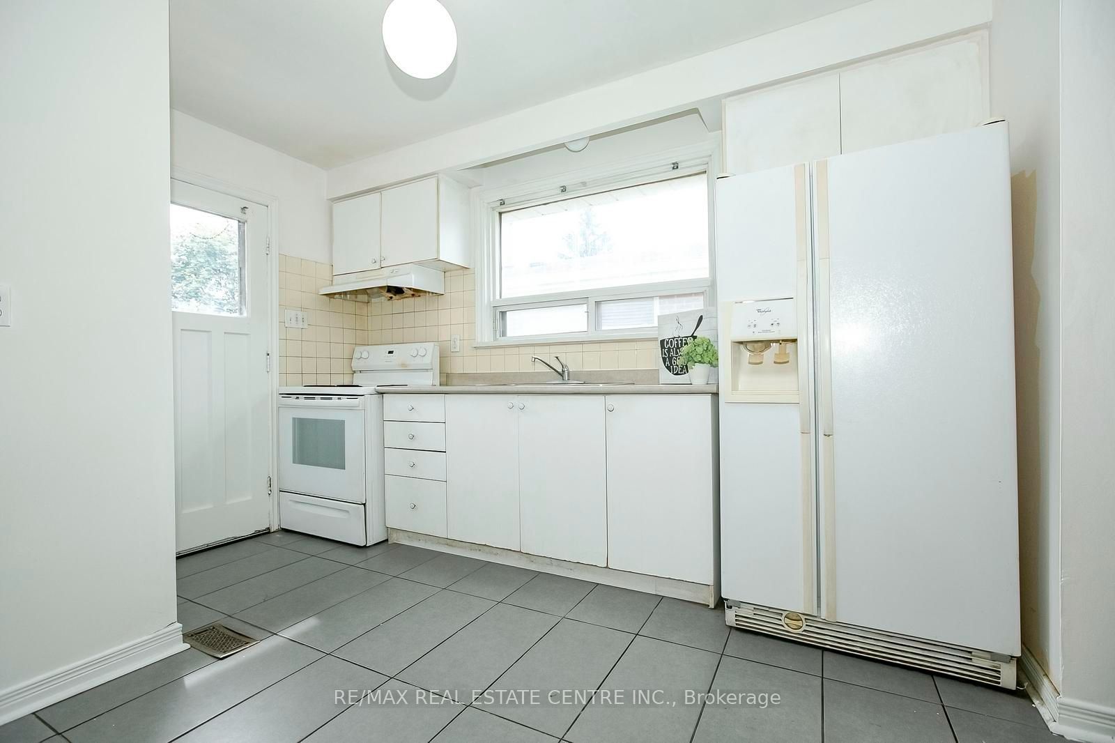 16 Mclaughlin Road N Property Photo 20