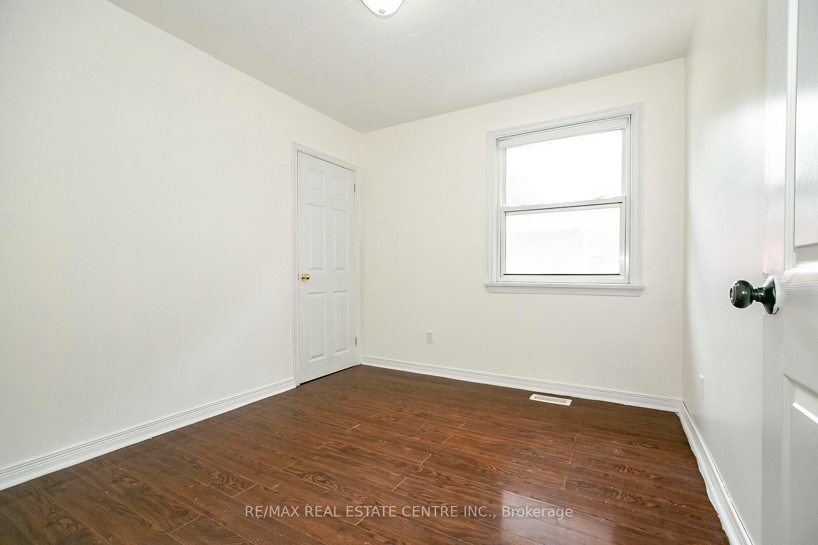 16 Mclaughlin Road N Property Photo 33
