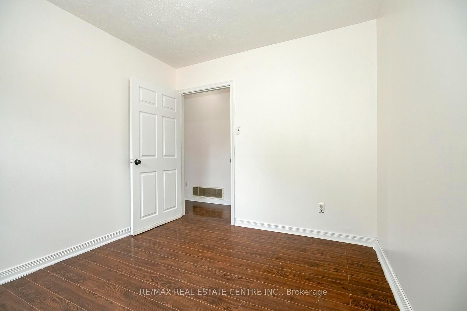 16 Mclaughlin Road N Property Photo 34