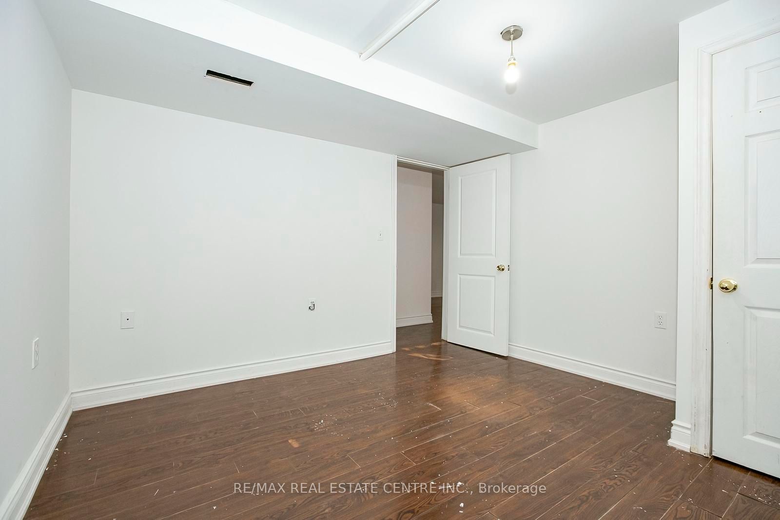 16 Mclaughlin Road N Property Photo 43