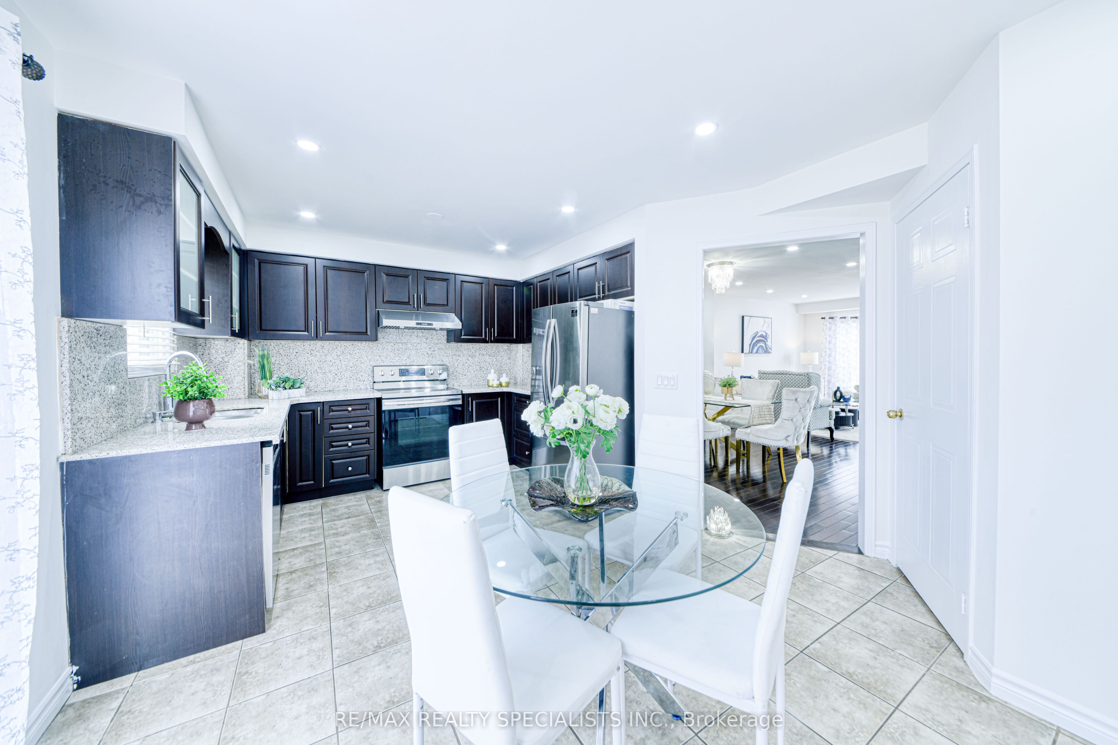 35 Softneedle Avenue Property Photo 6