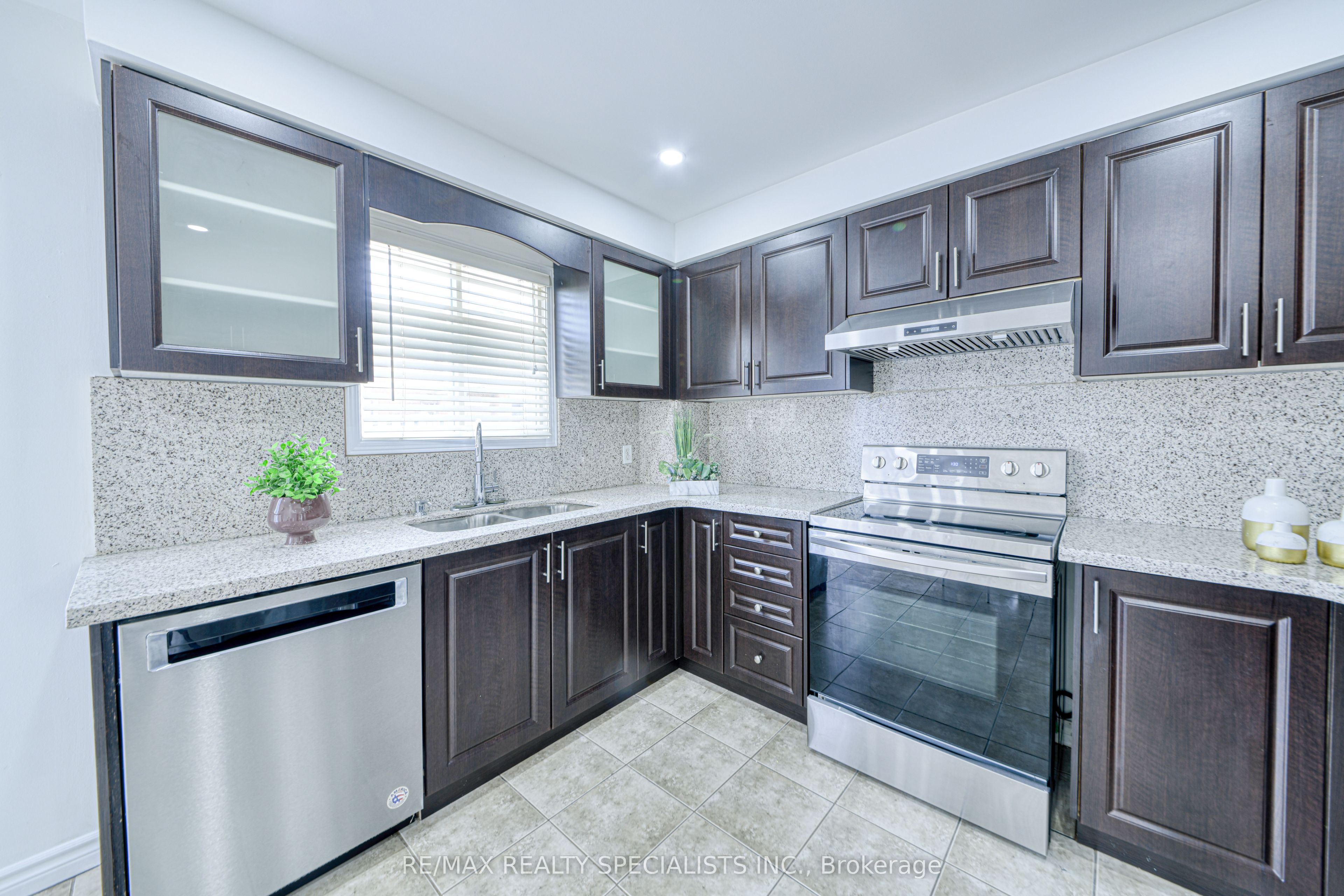 35 Softneedle Avenue Property Photo 7