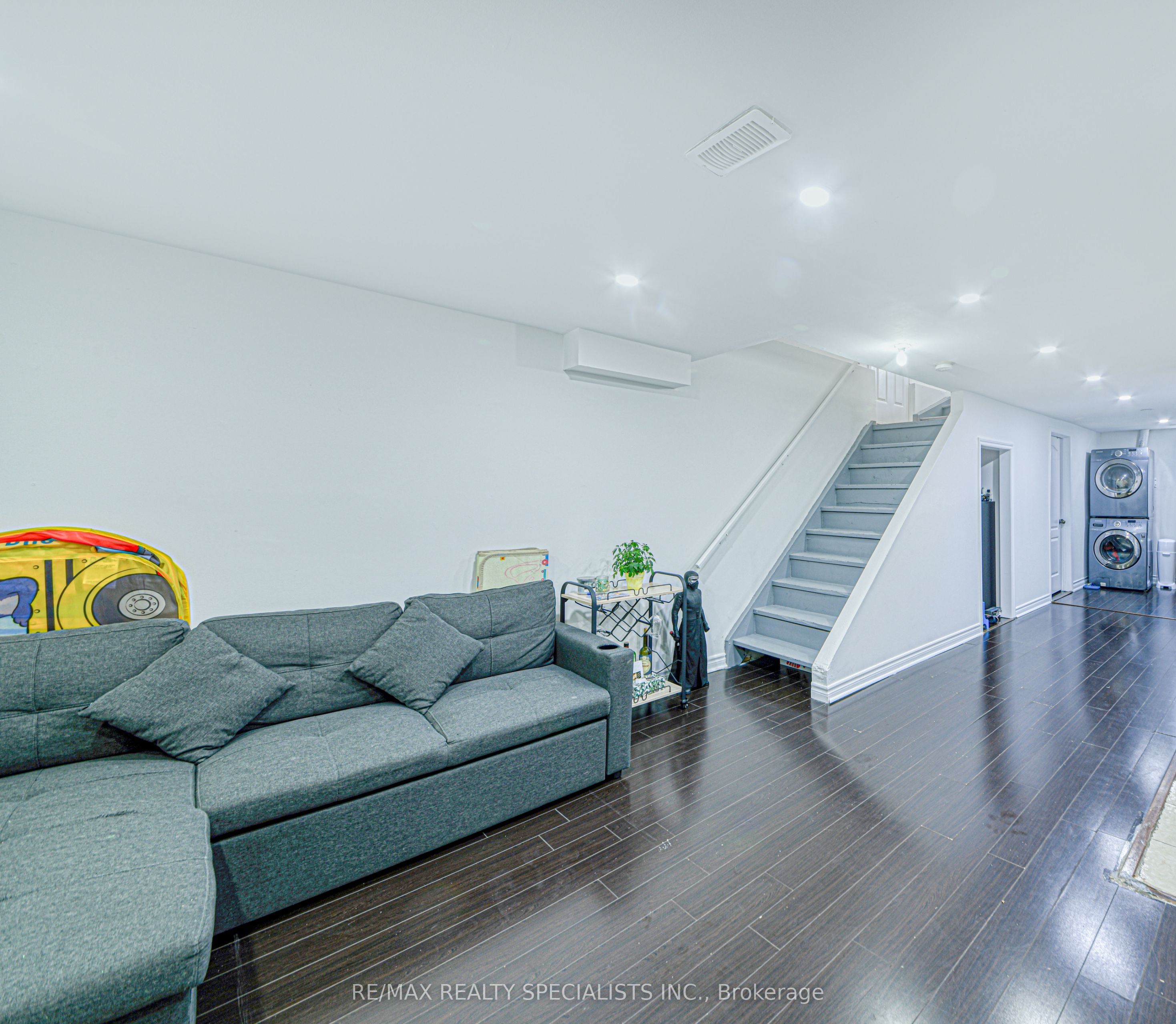 35 Softneedle Avenue Property Photo 17