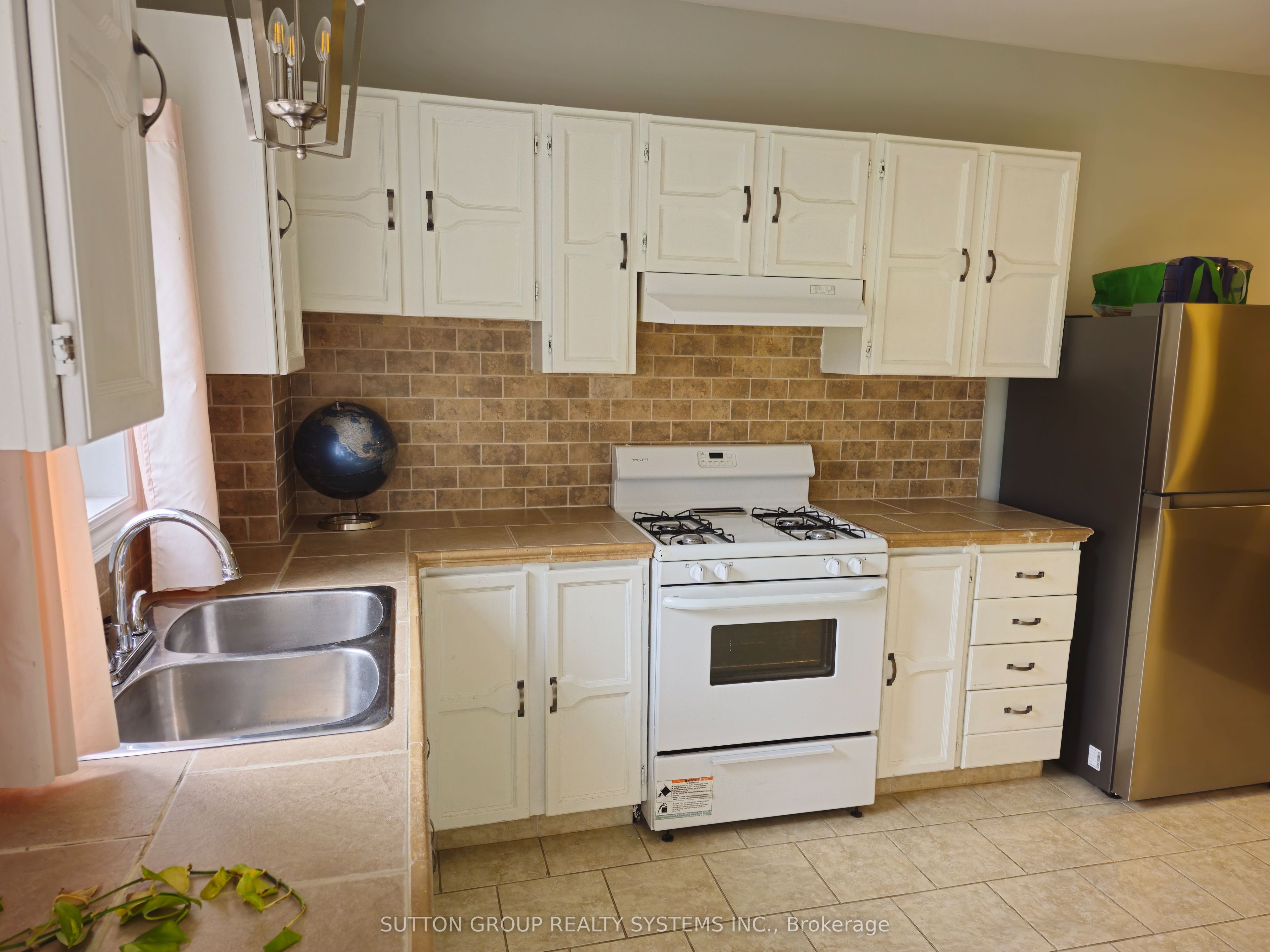 8879 Heritage Road Main Level Property Photo 3