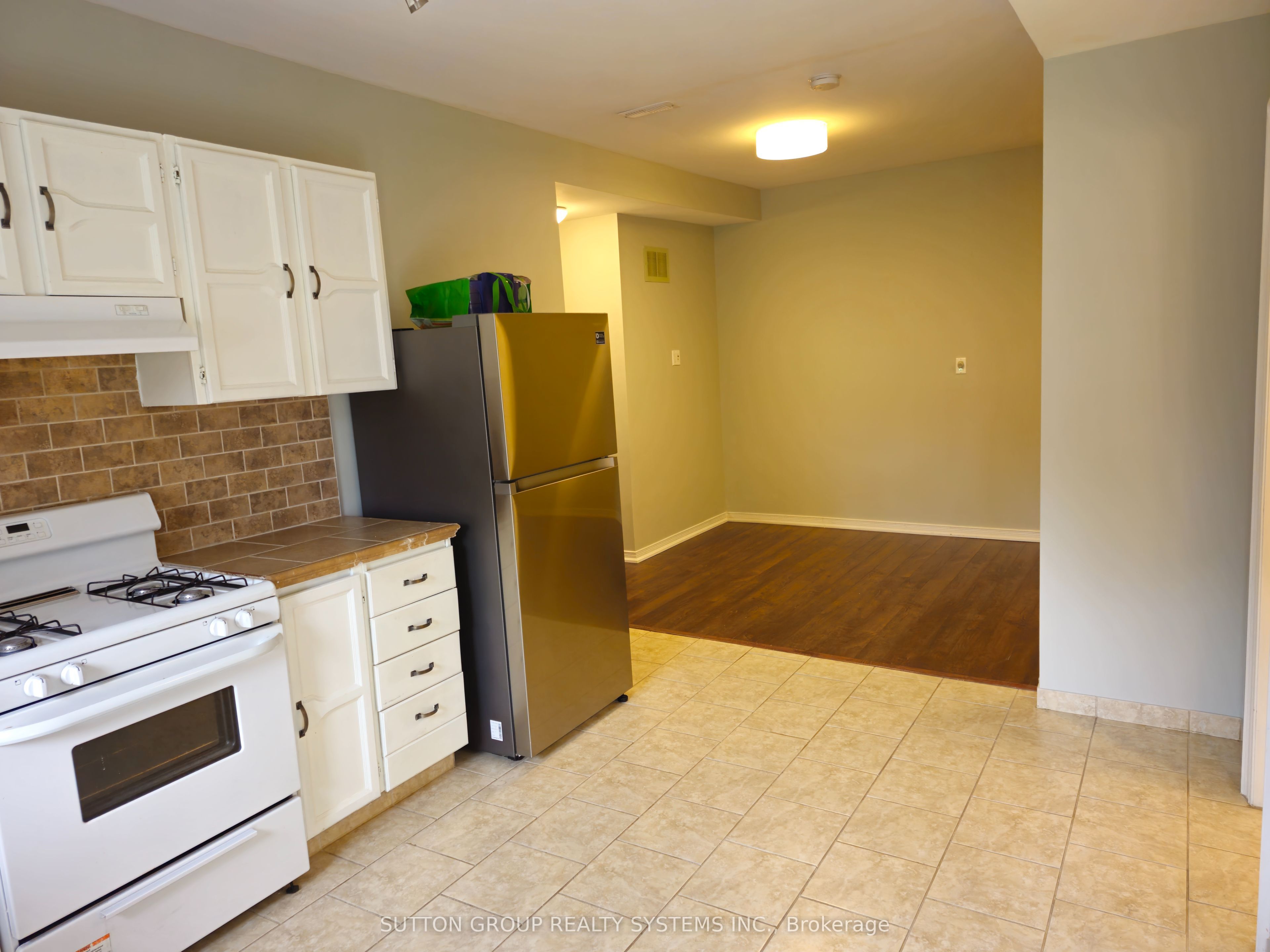 8879 Heritage Road Main Level Property Photo 5