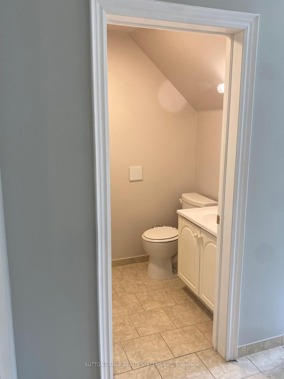 8879 Heritage Road Main Level Property Photo 9