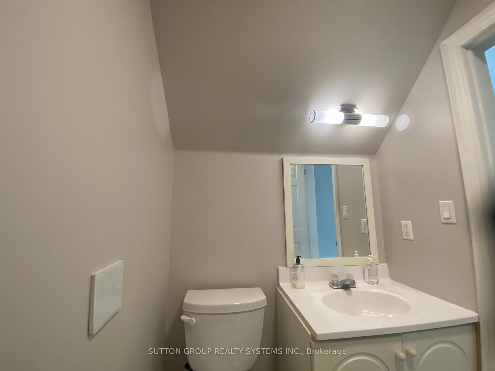 8879 Heritage Road Main Level Property Photo 10