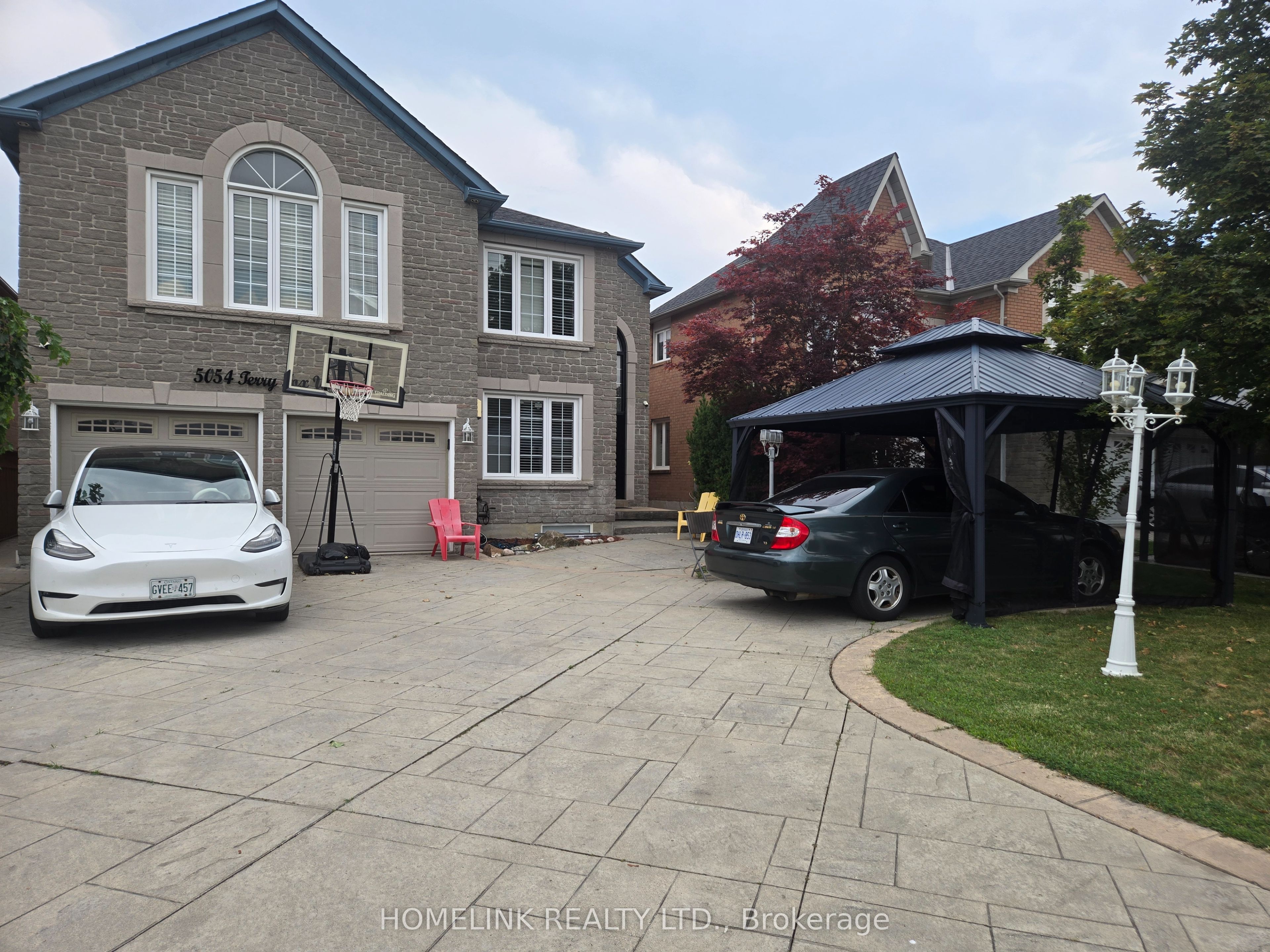 5054 Terry Fox Way Property Photo 2