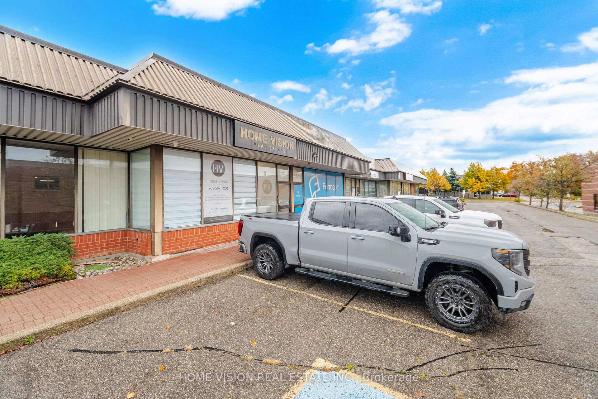 315 Traders Boulevard E 11 Property Photo 1